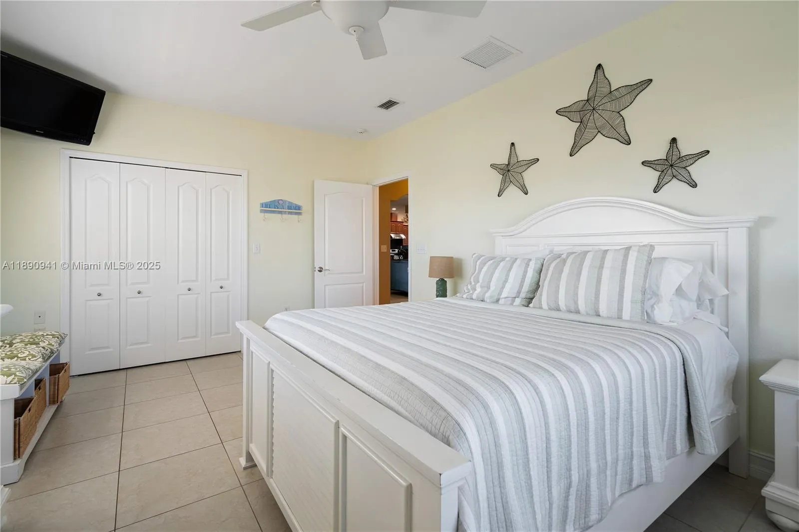 301 Oleander Dr