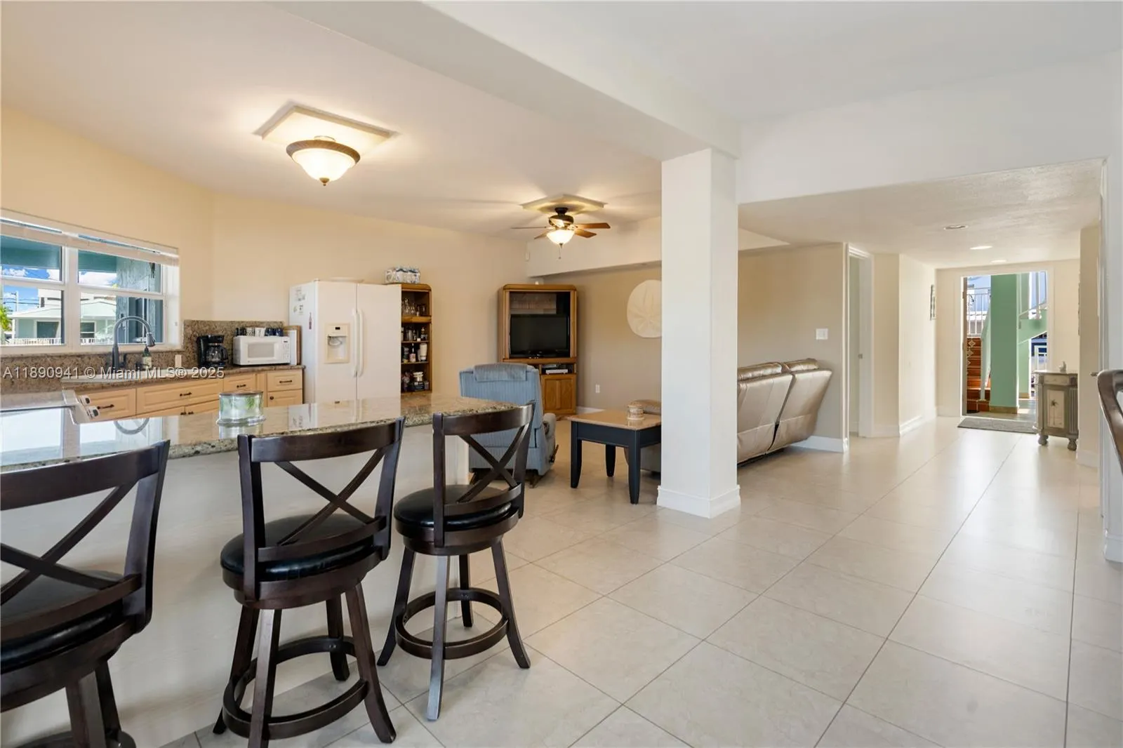 301 Oleander Dr