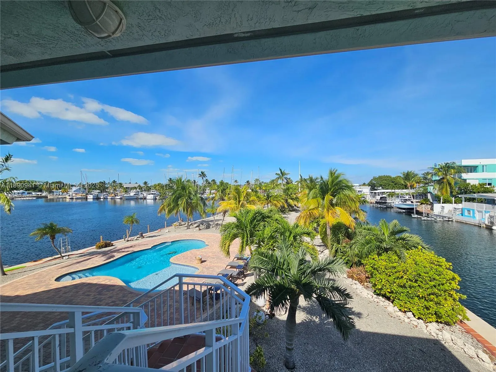 301 Oleander Dr