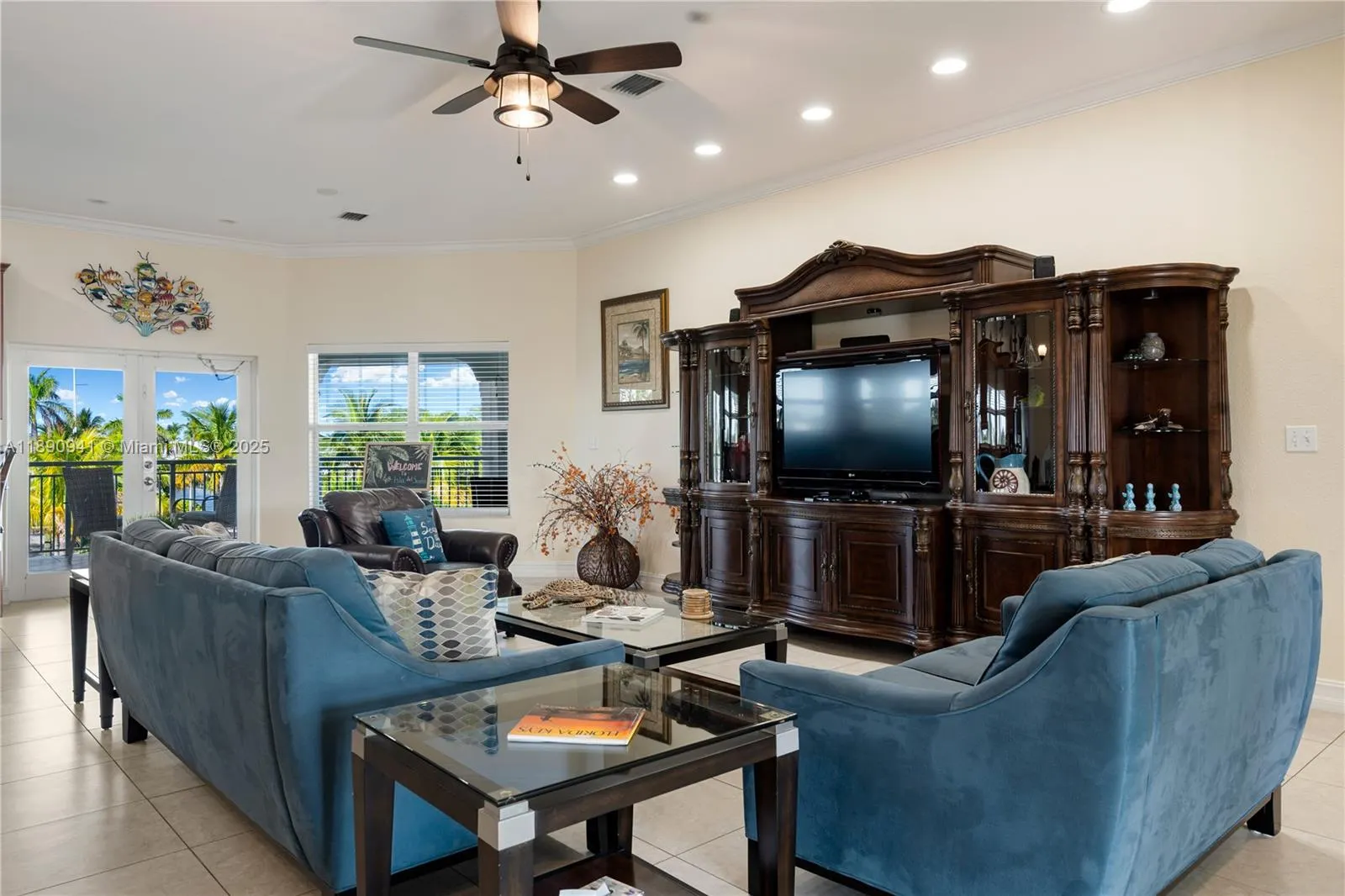 301 Oleander Dr