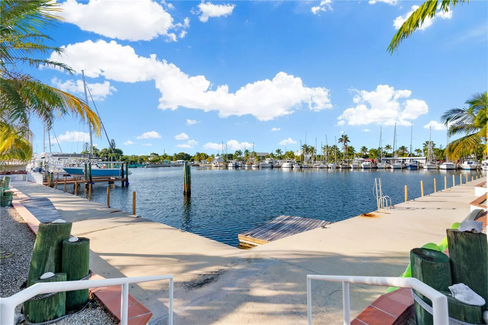 301 Oleander Dr