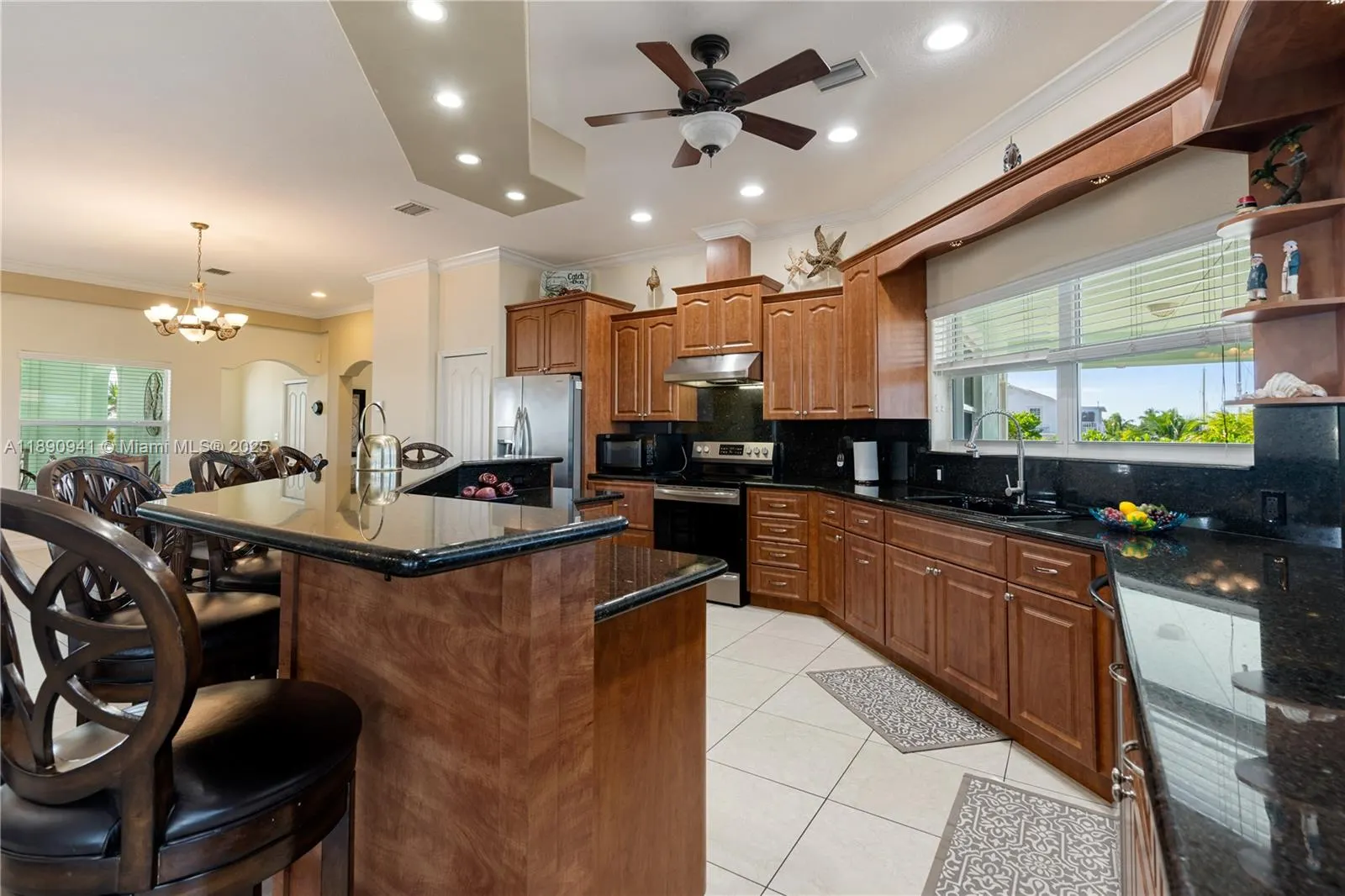 301 Oleander Dr