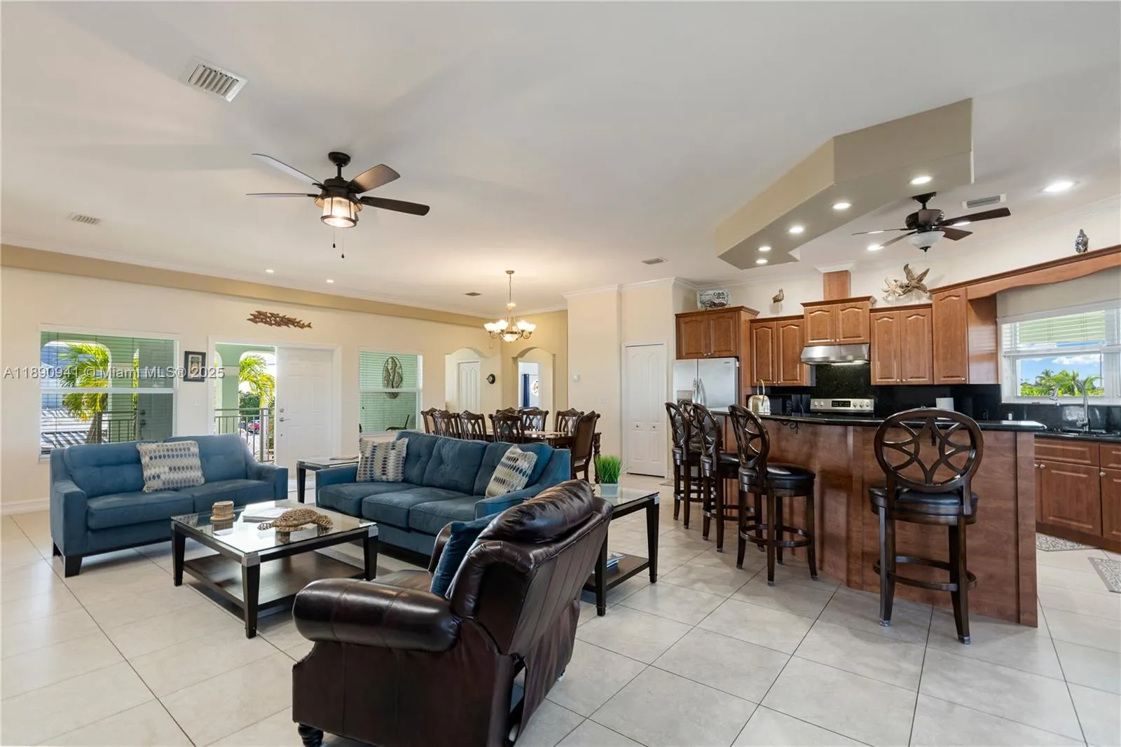 301 Oleander Dr