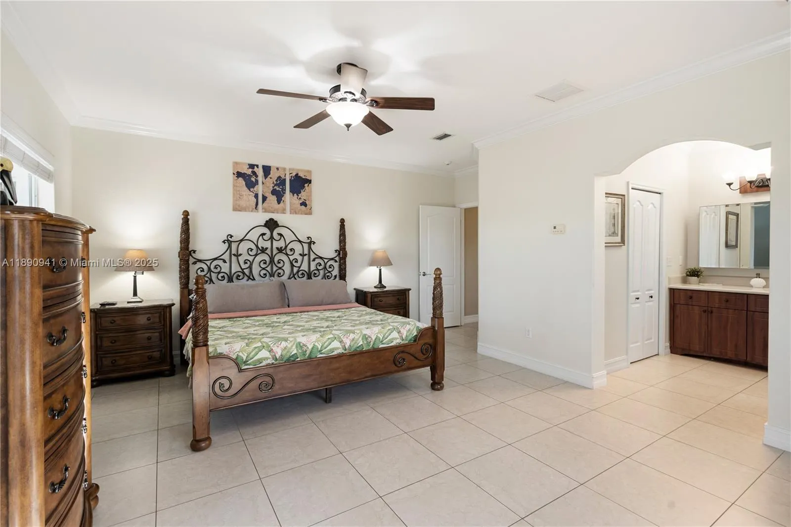 301 Oleander Dr