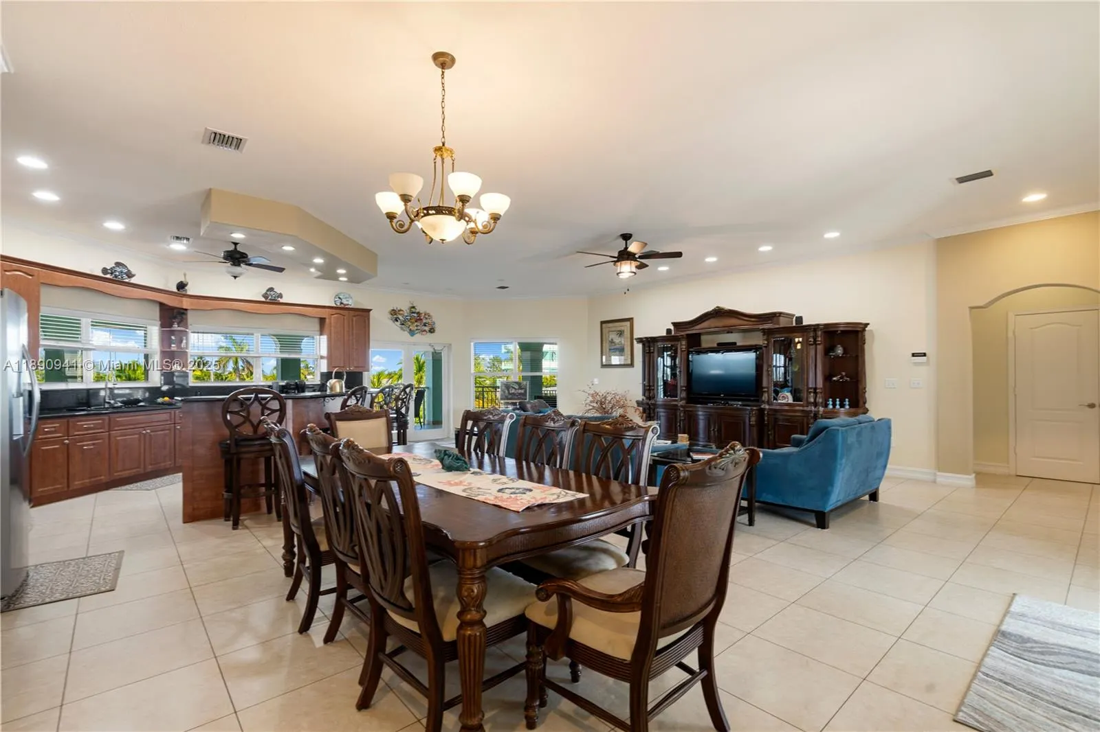 301 Oleander Dr