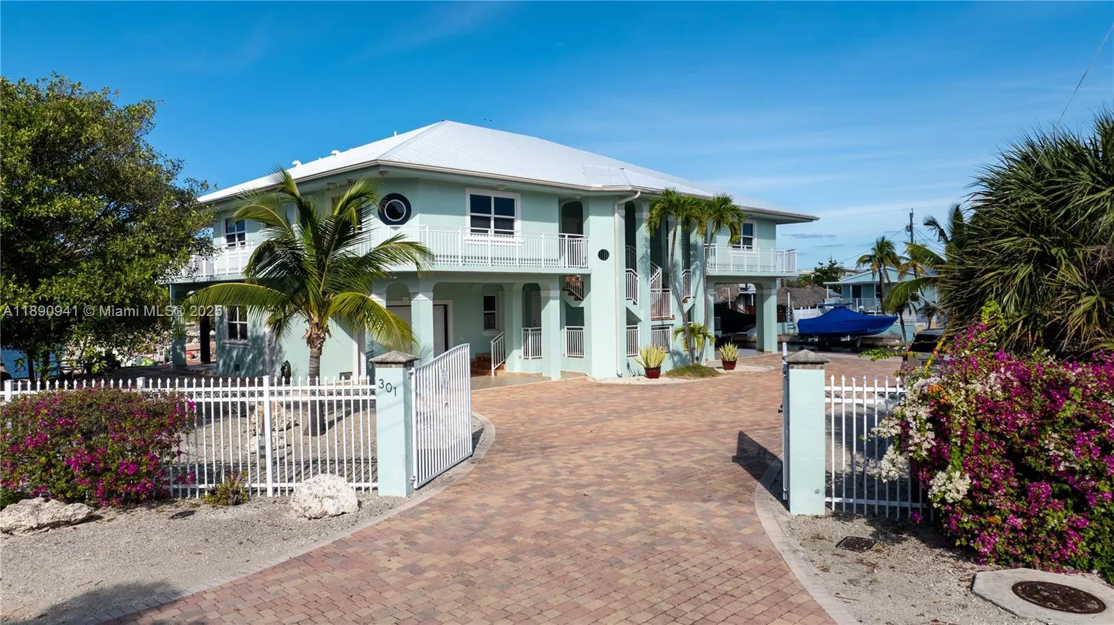 301 Oleander Dr