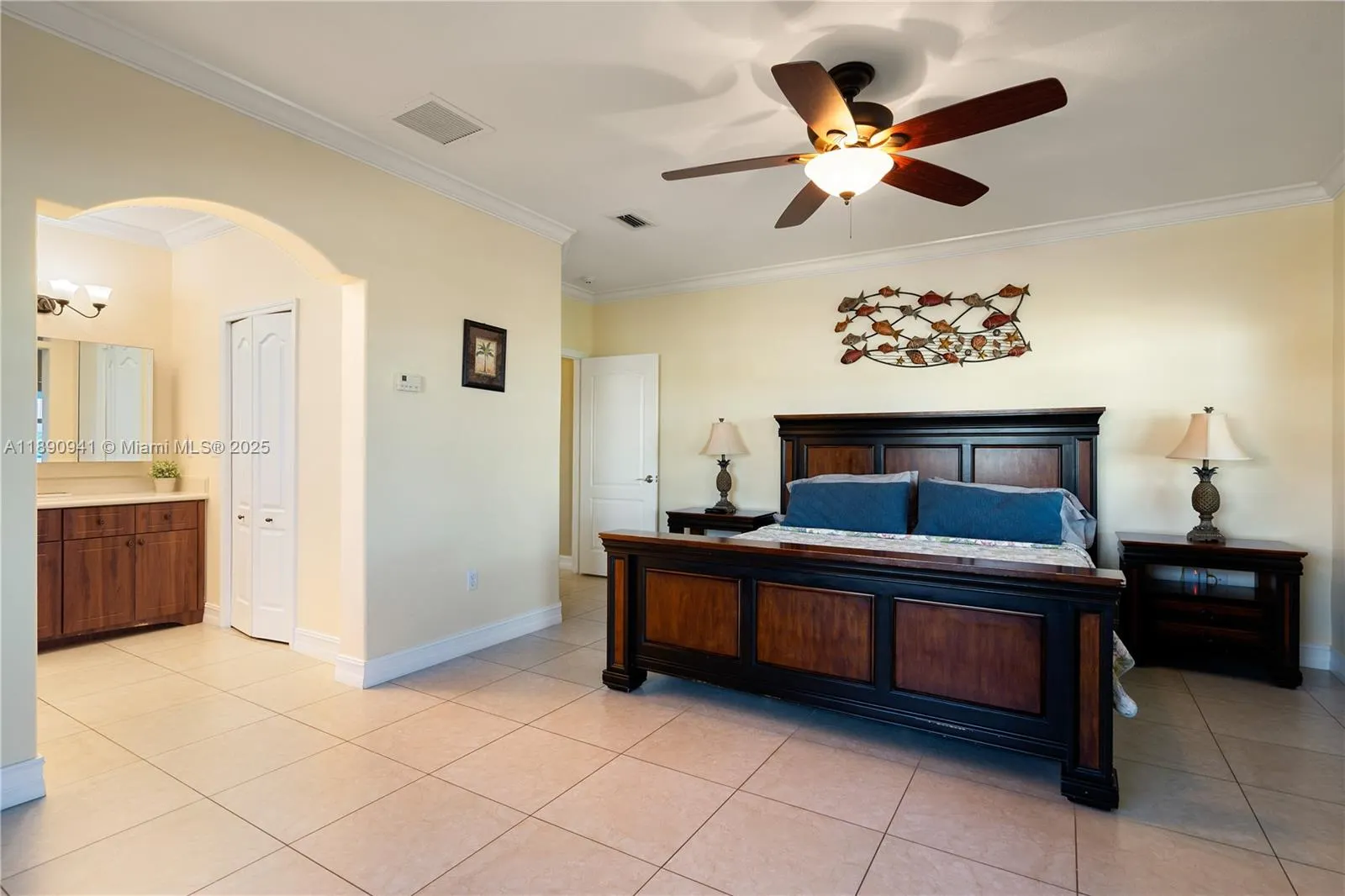301 Oleander Dr