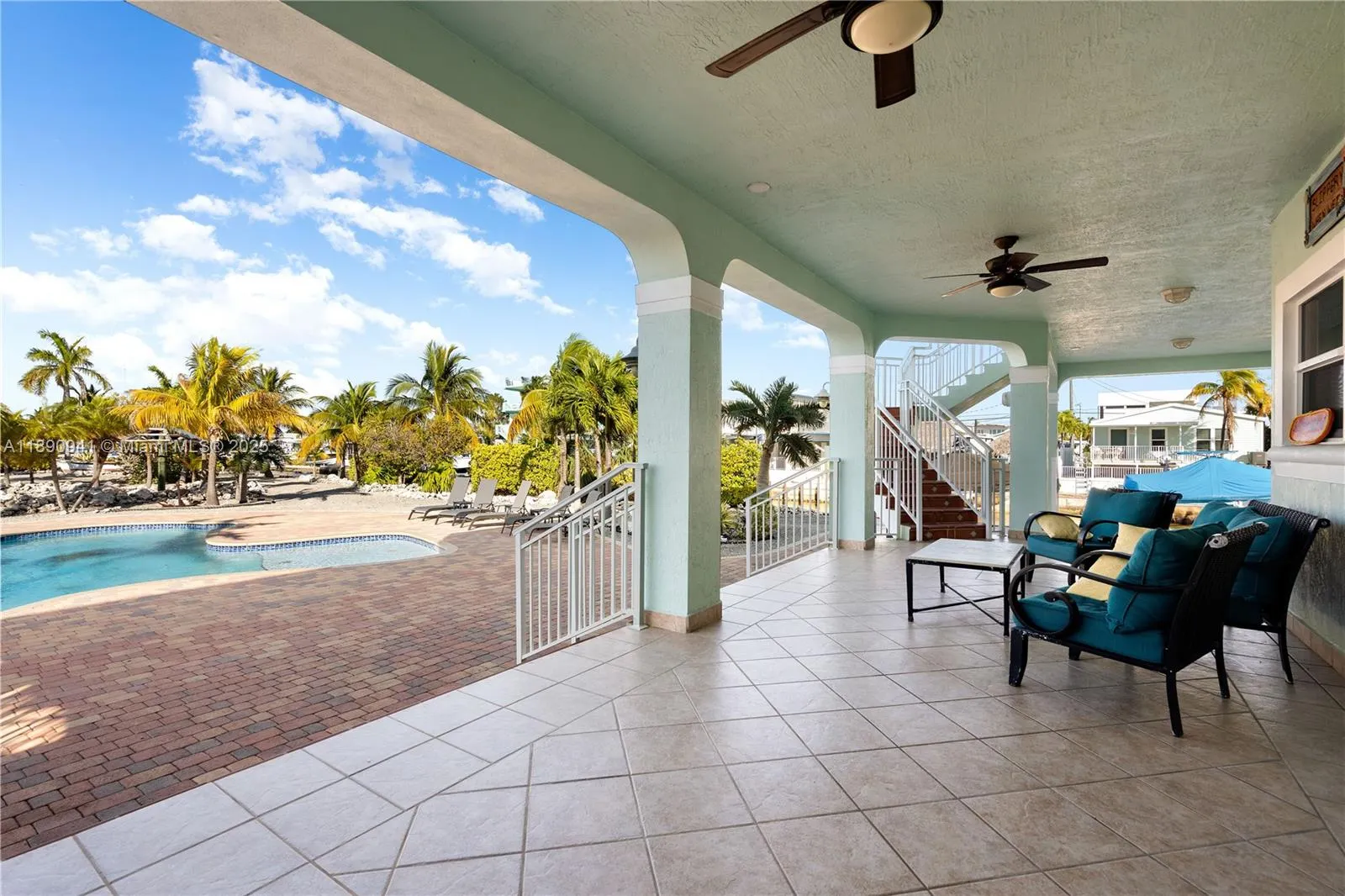 301 Oleander Dr