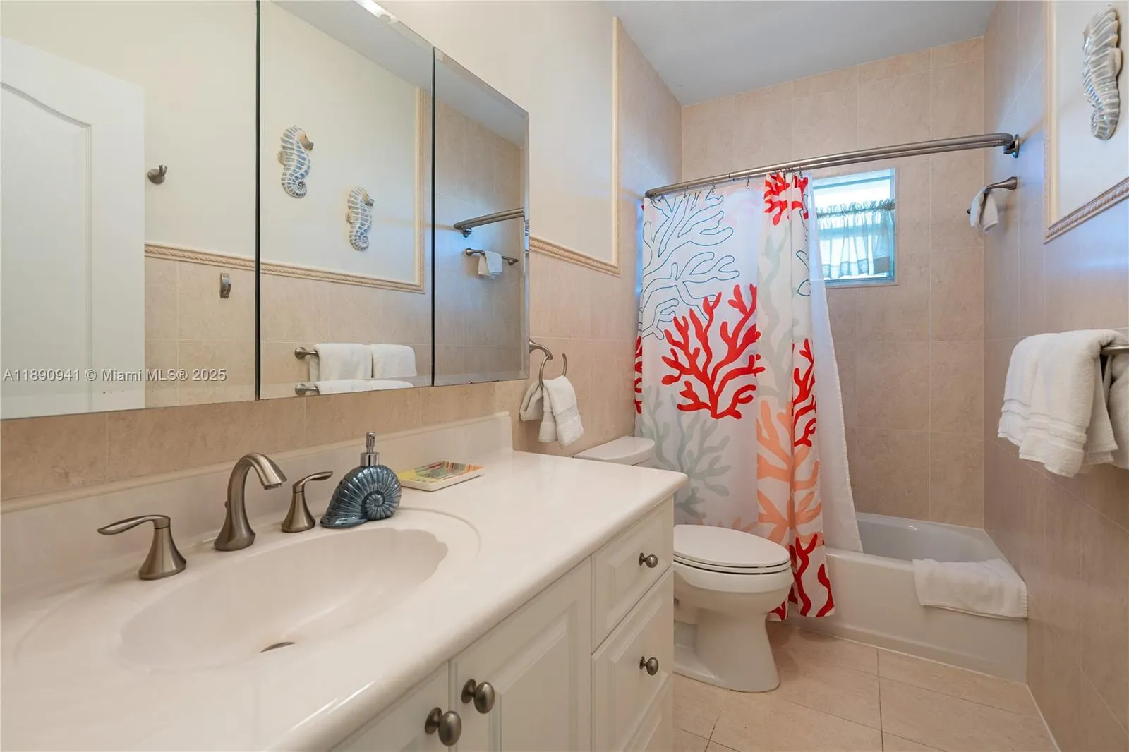 301 Oleander Dr