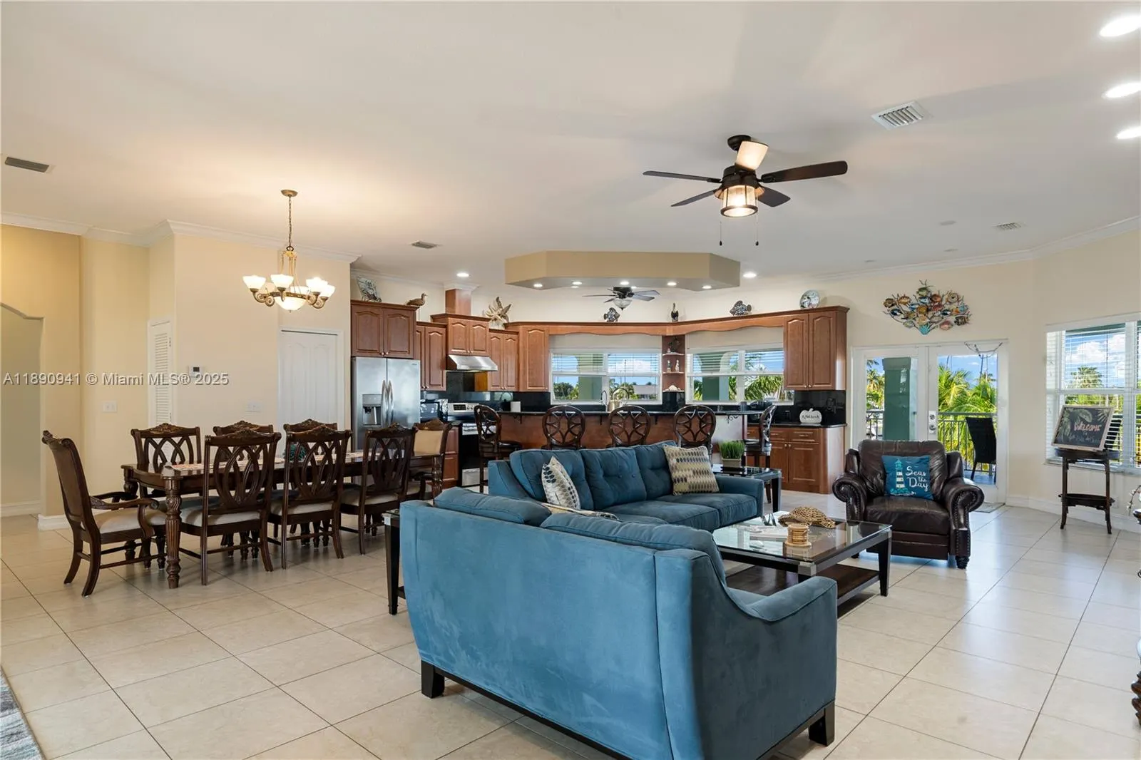 301 Oleander Dr