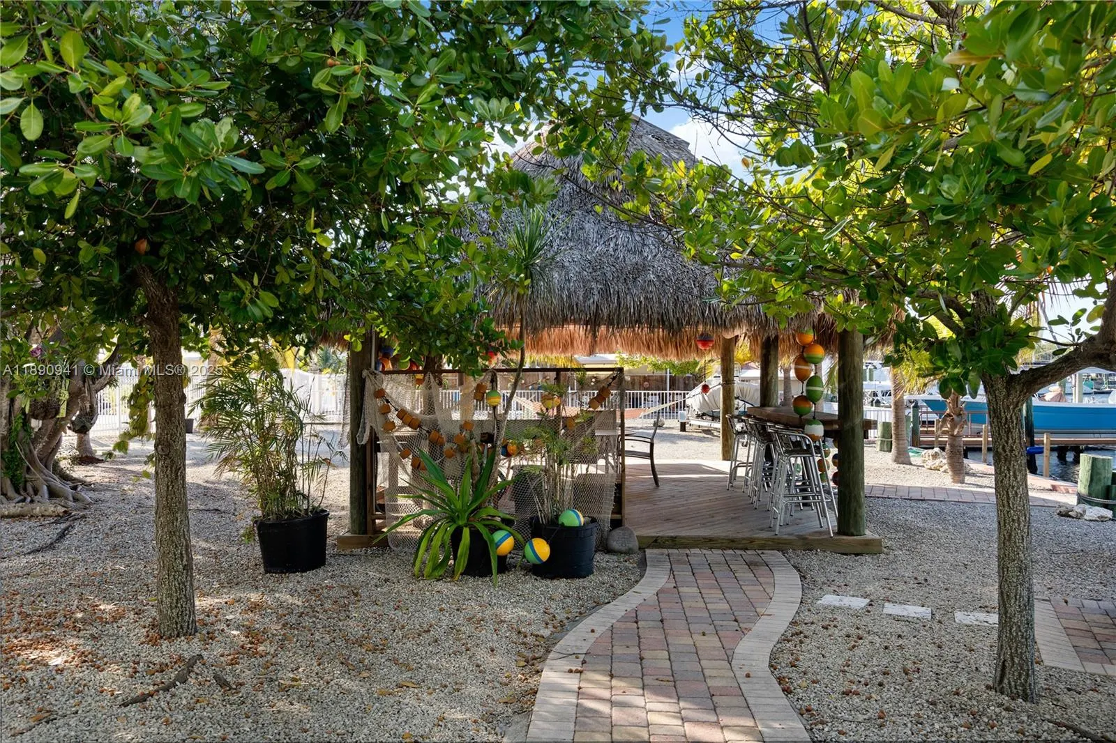 301 Oleander Dr