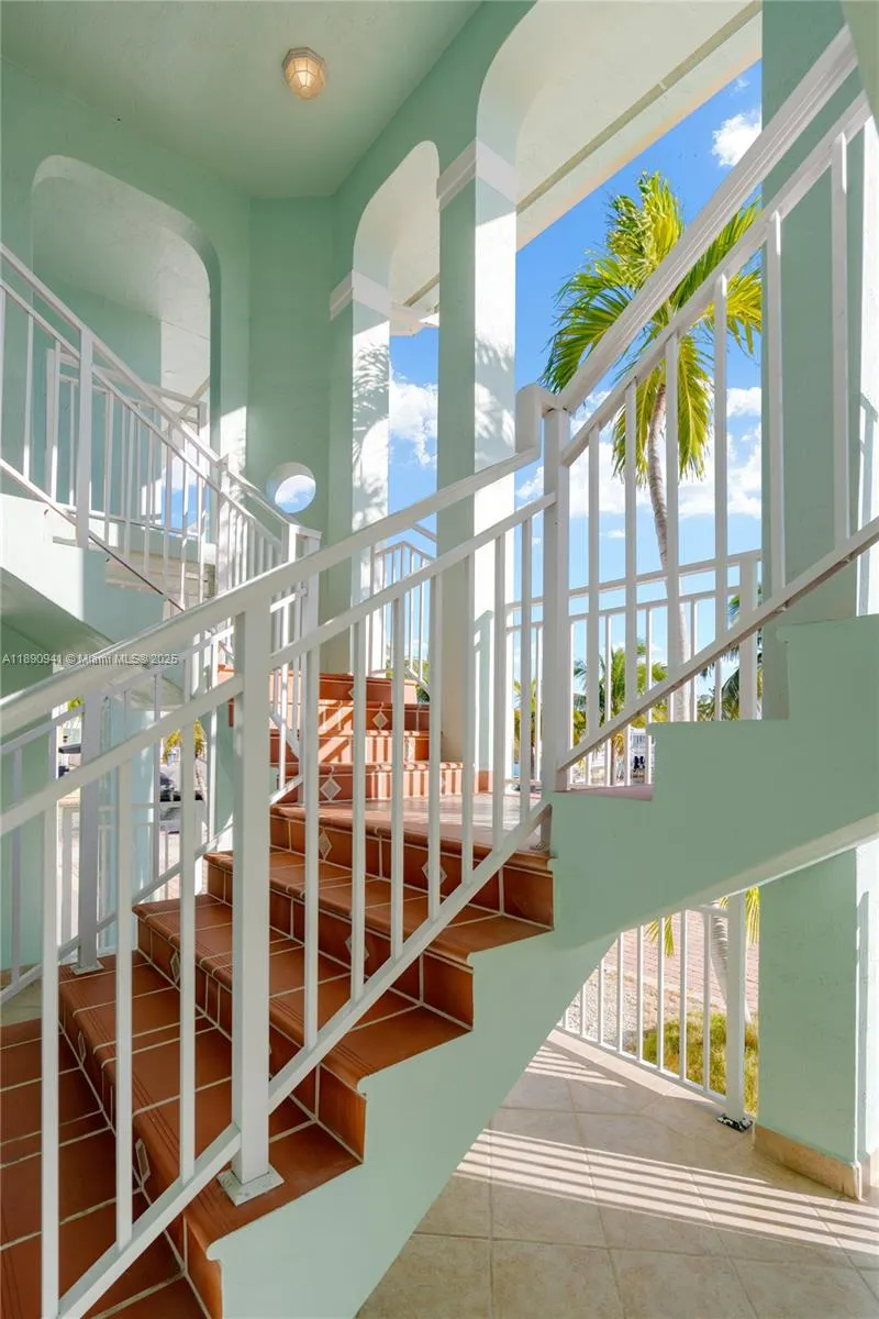 301 Oleander Dr