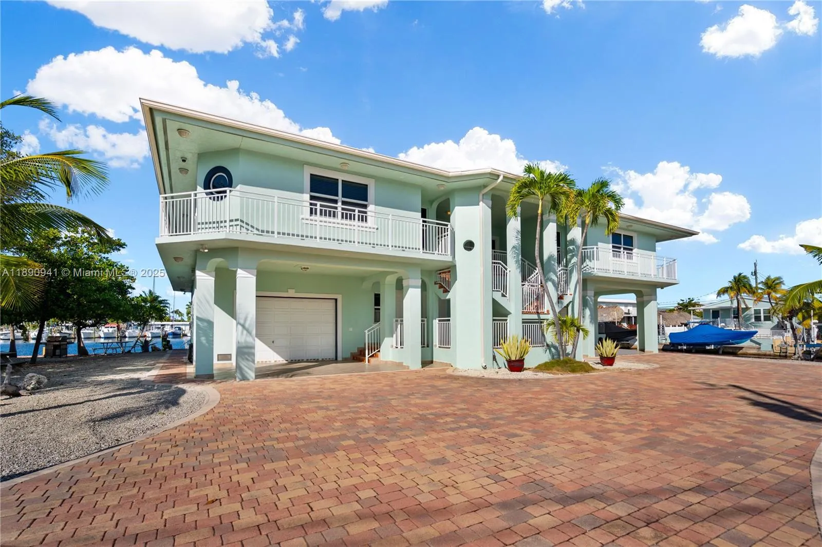 301 Oleander Dr