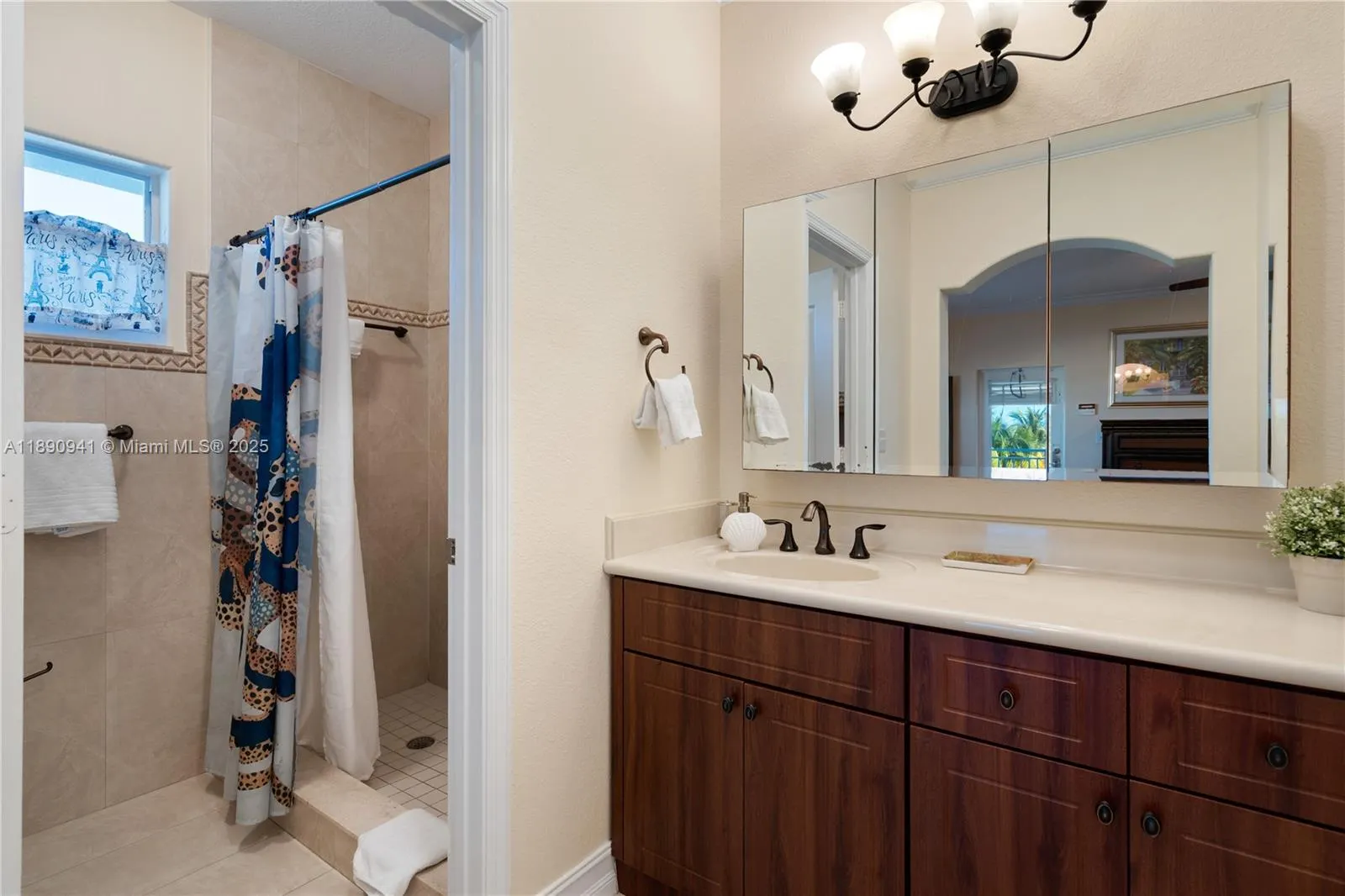 301 Oleander Dr