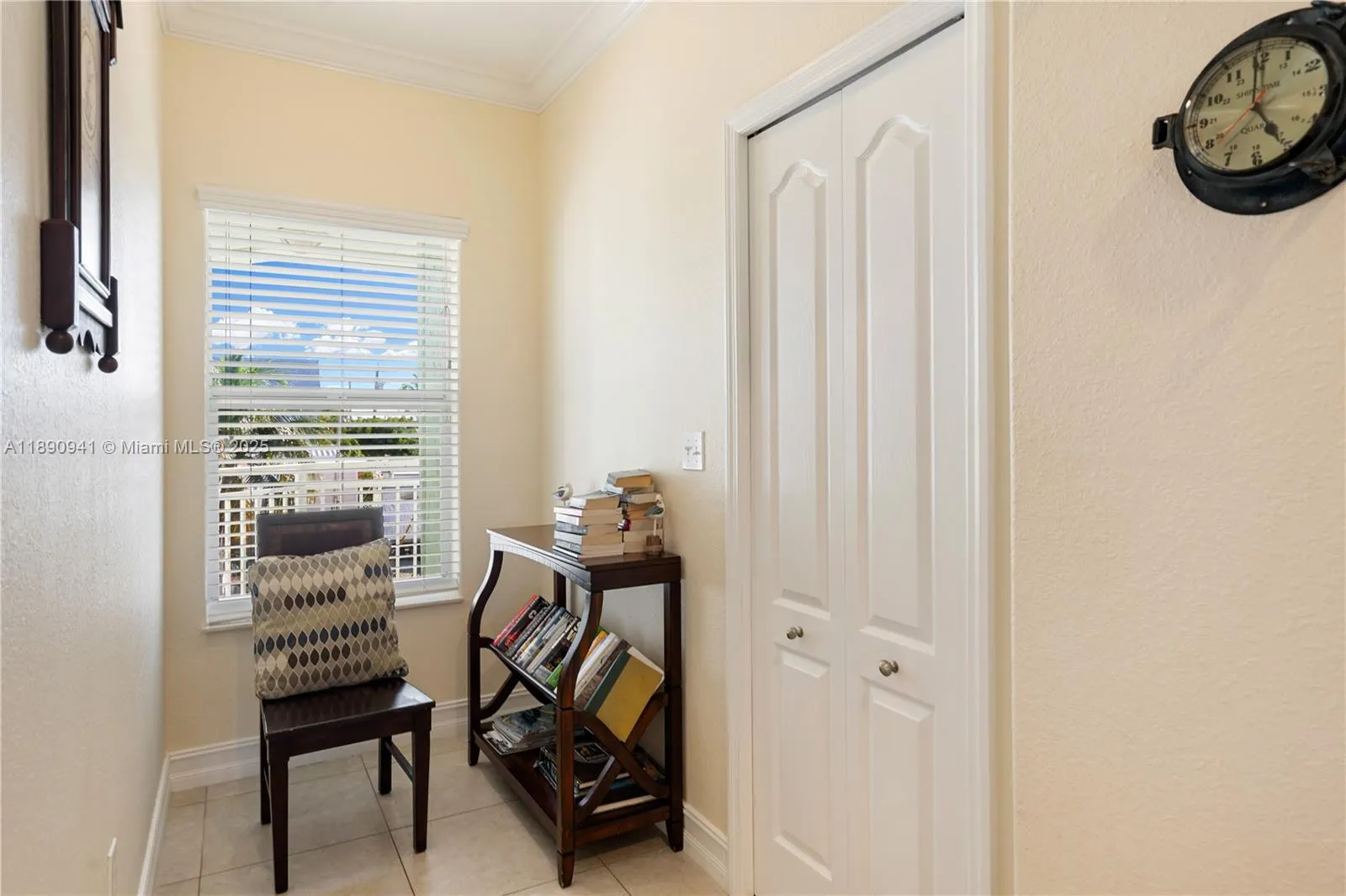 301 Oleander Dr
