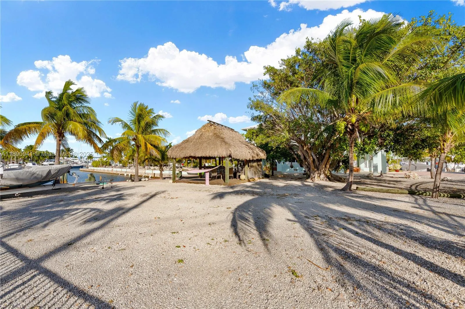 301 Oleander Dr