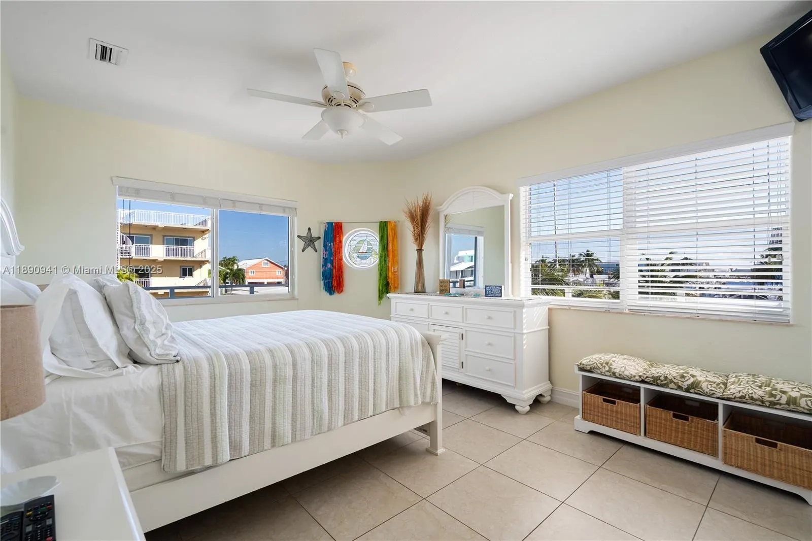301 Oleander Dr