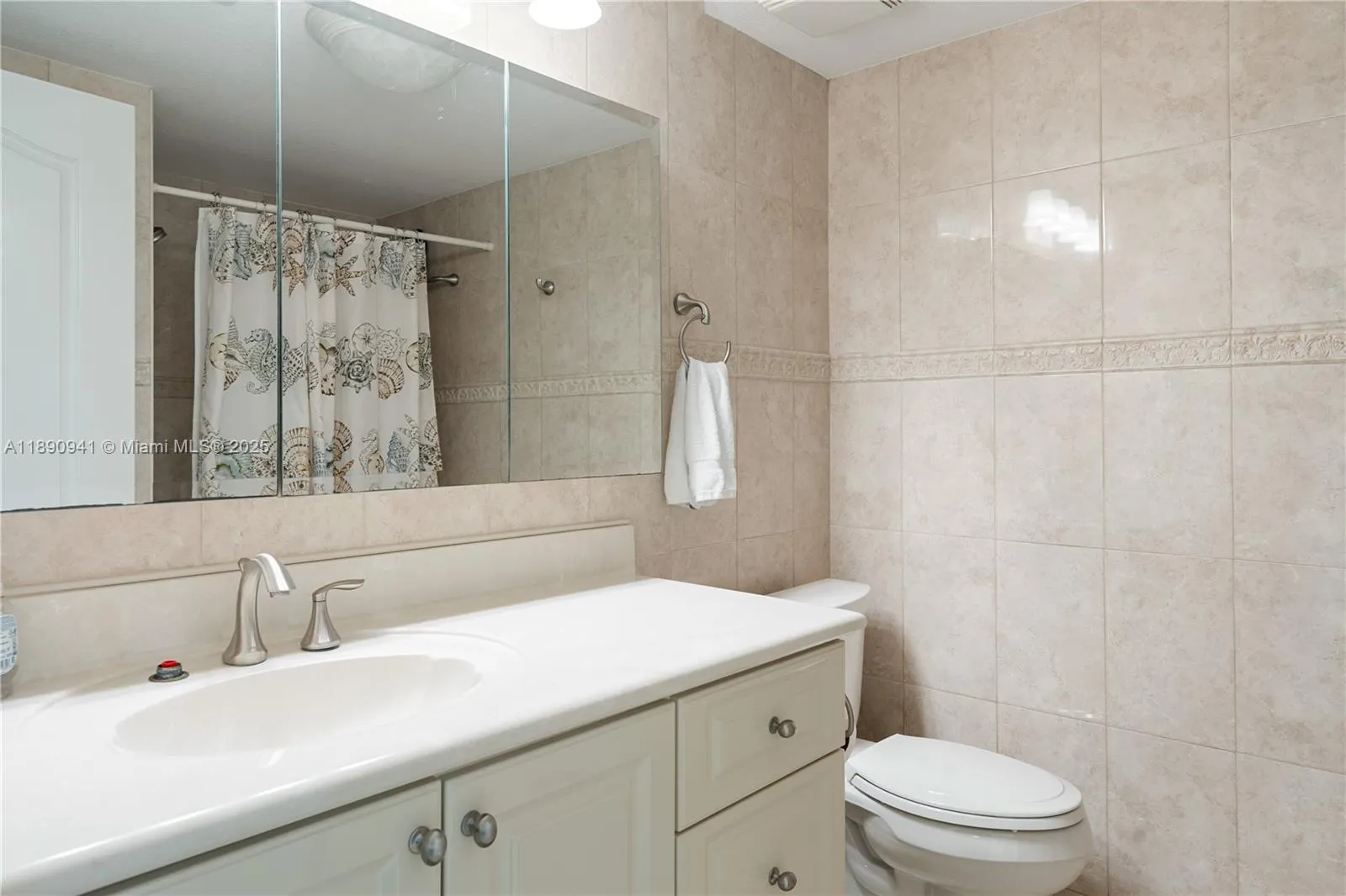301 Oleander Dr
