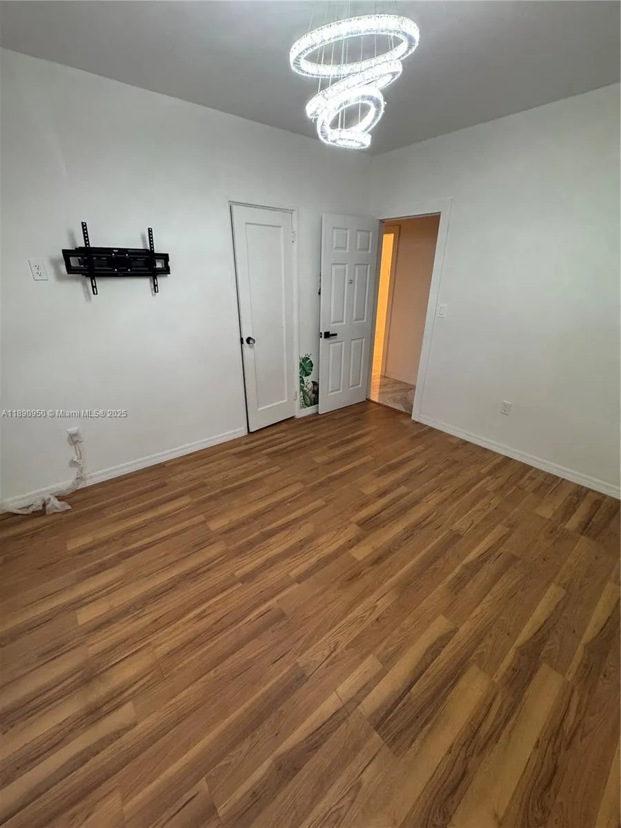 110 NE 68th St, #B