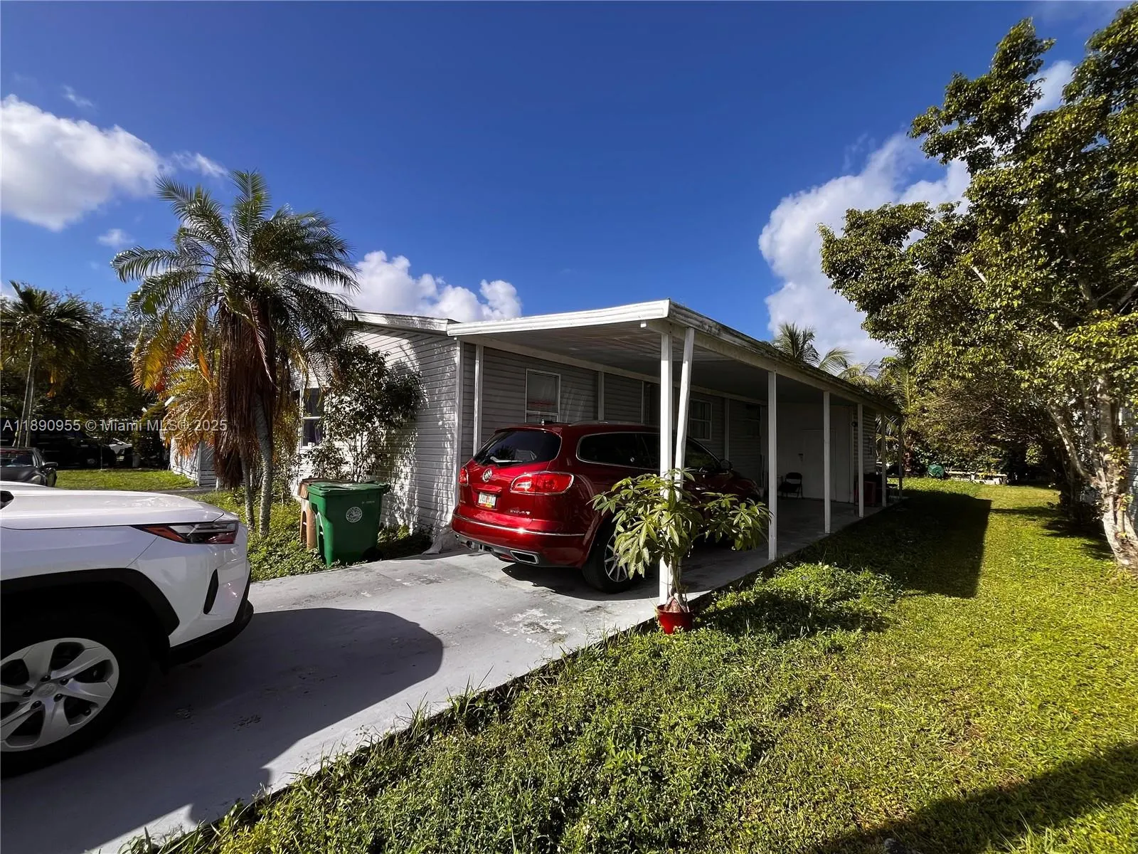 909 Sw 131 Way