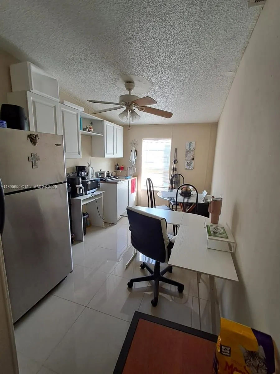 909 Sw 131 Way