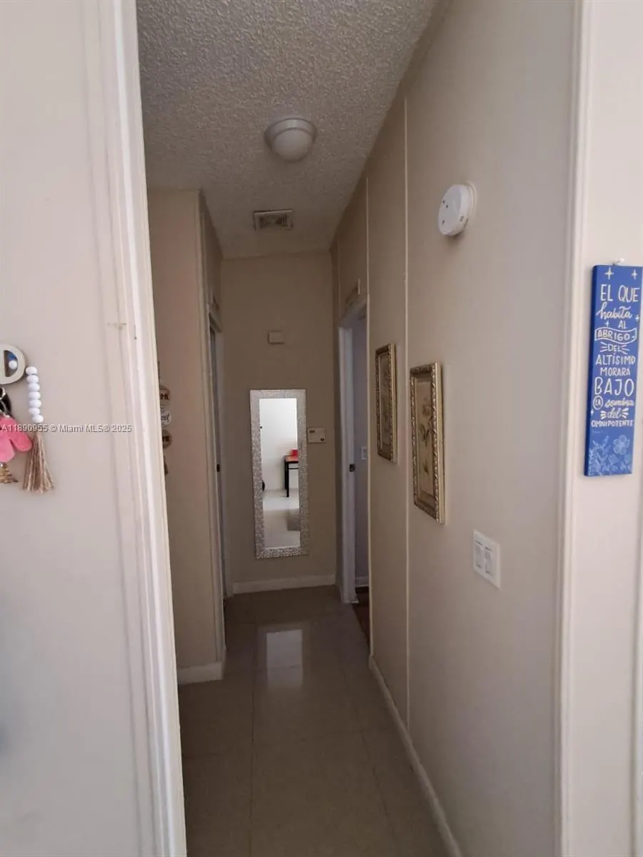 909 Sw 131 Way