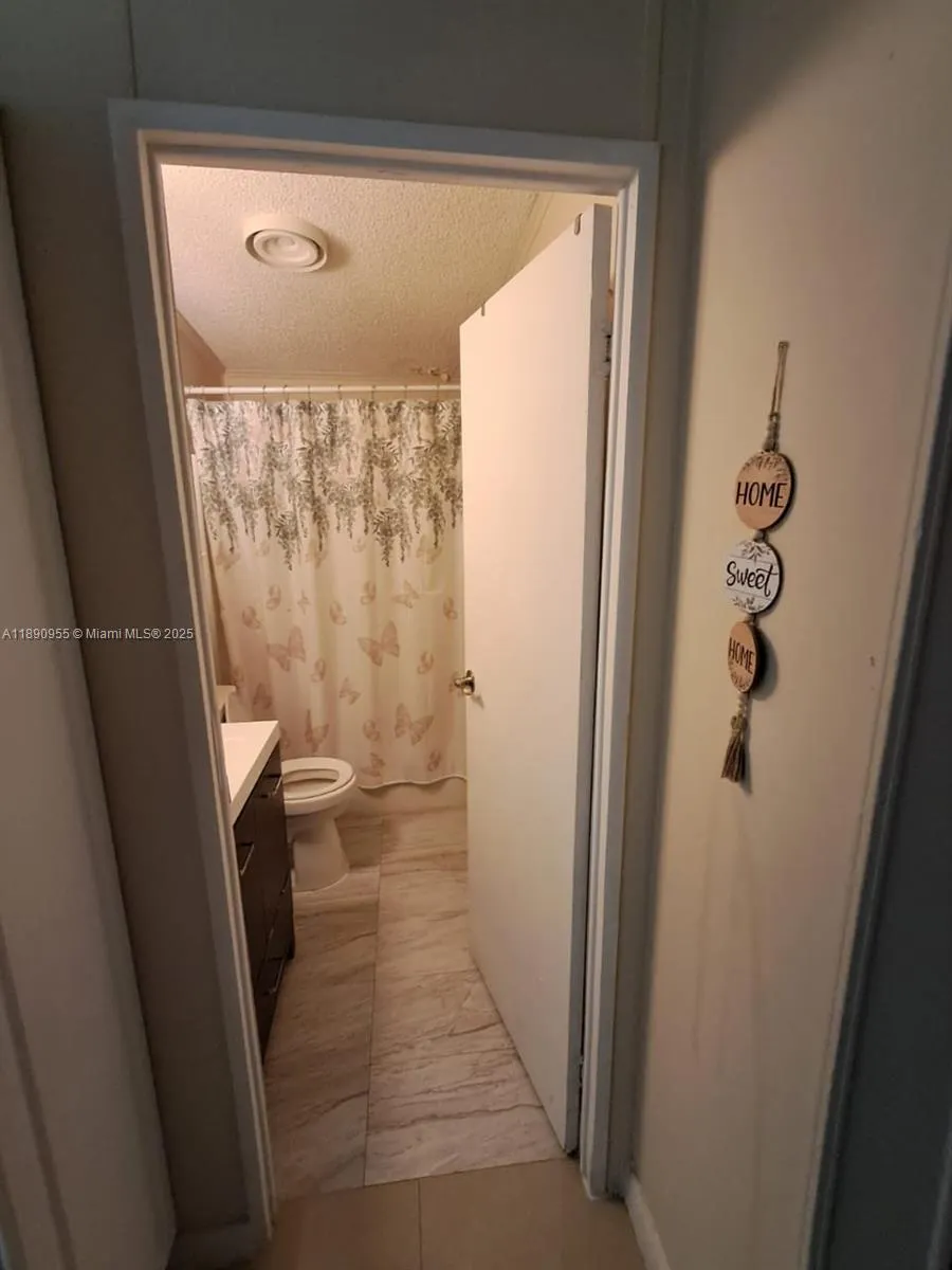 909 Sw 131 Way