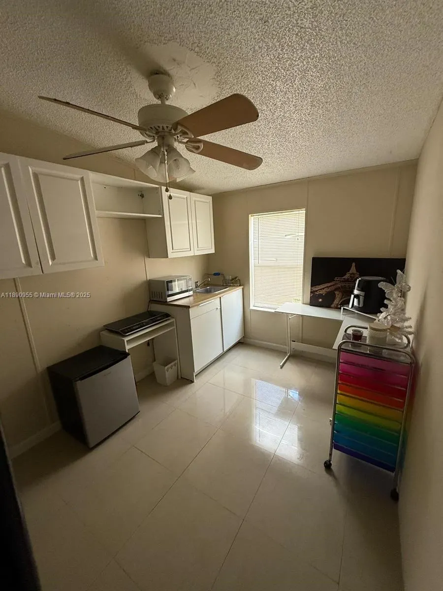 909 Sw 131 Way