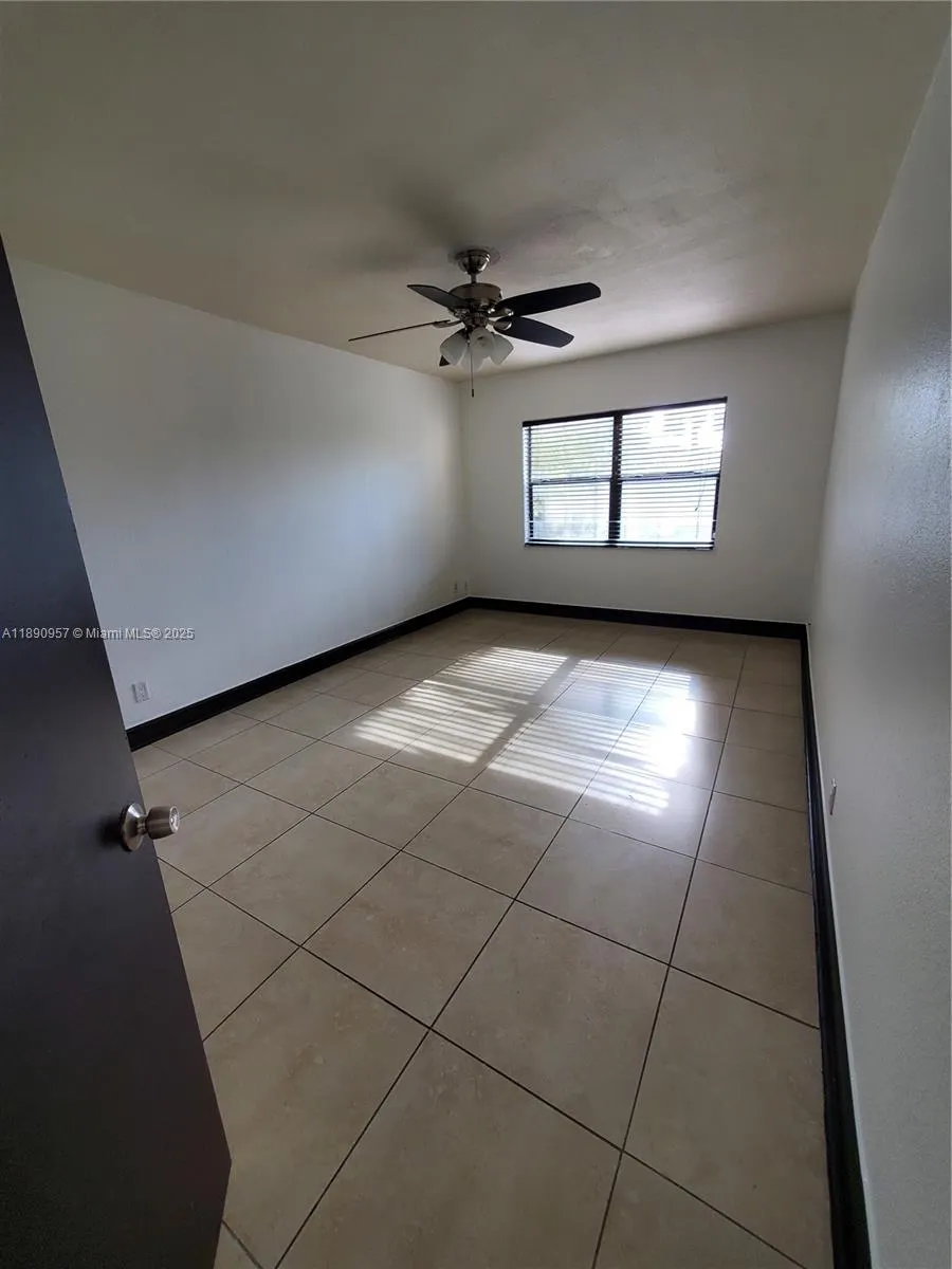 8290 Lake Dr, #303