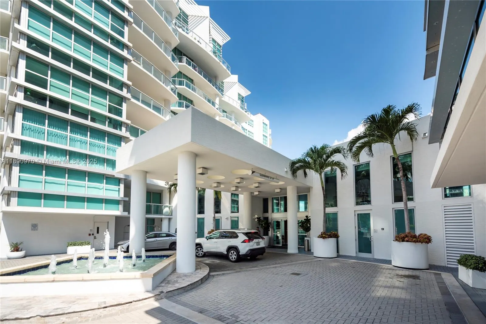 3131 NE 188th St, #2-808