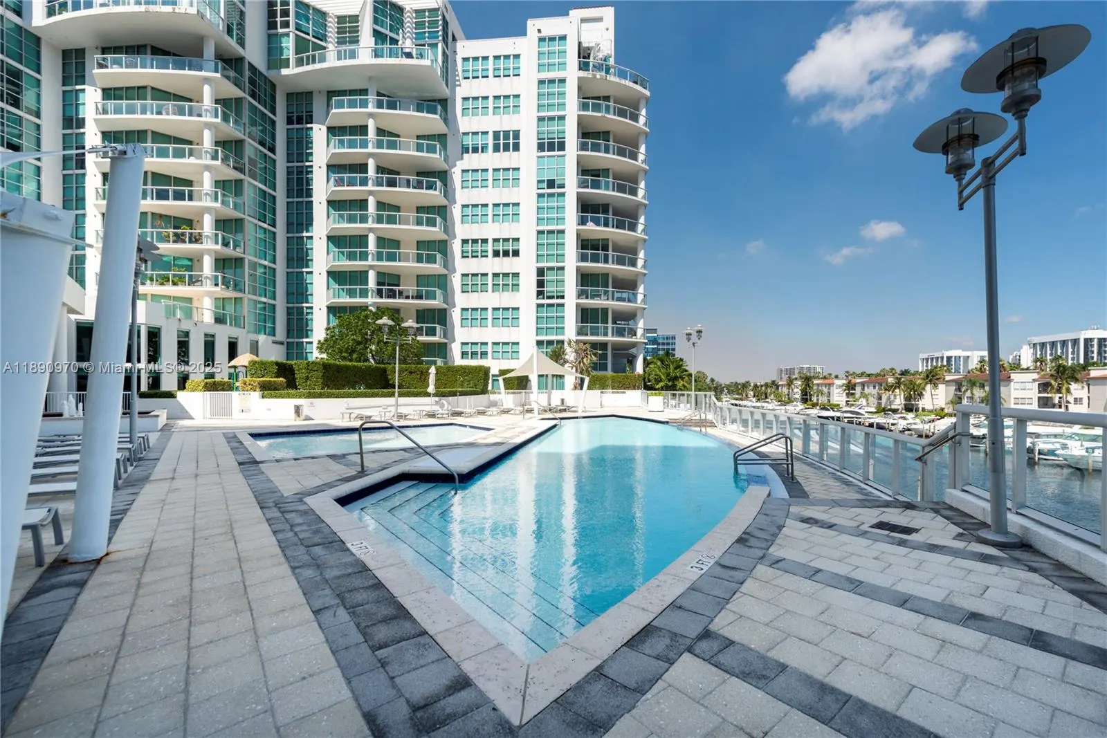 3131 NE 188th St, #2-808