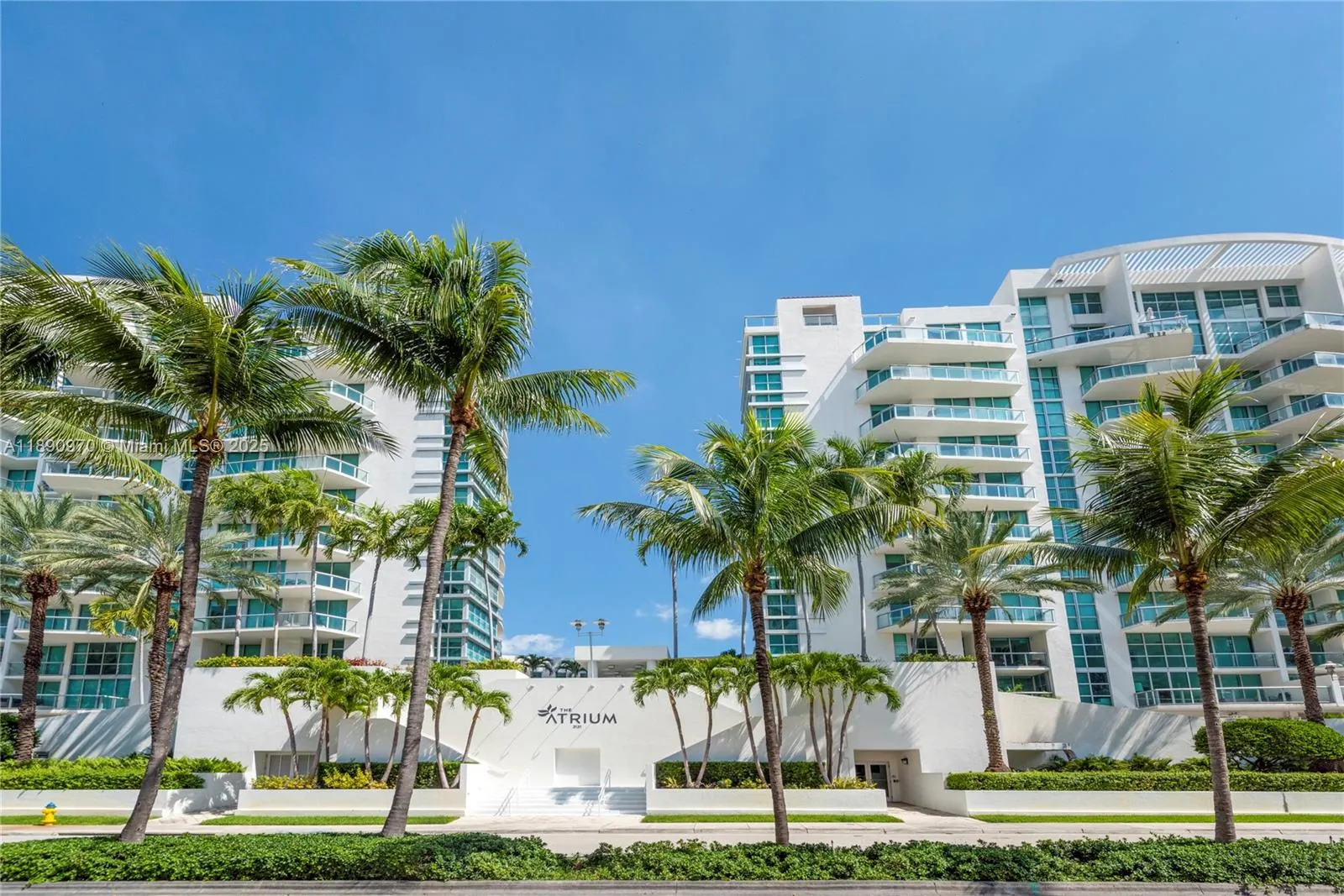 3131 NE 188th St, #2-808