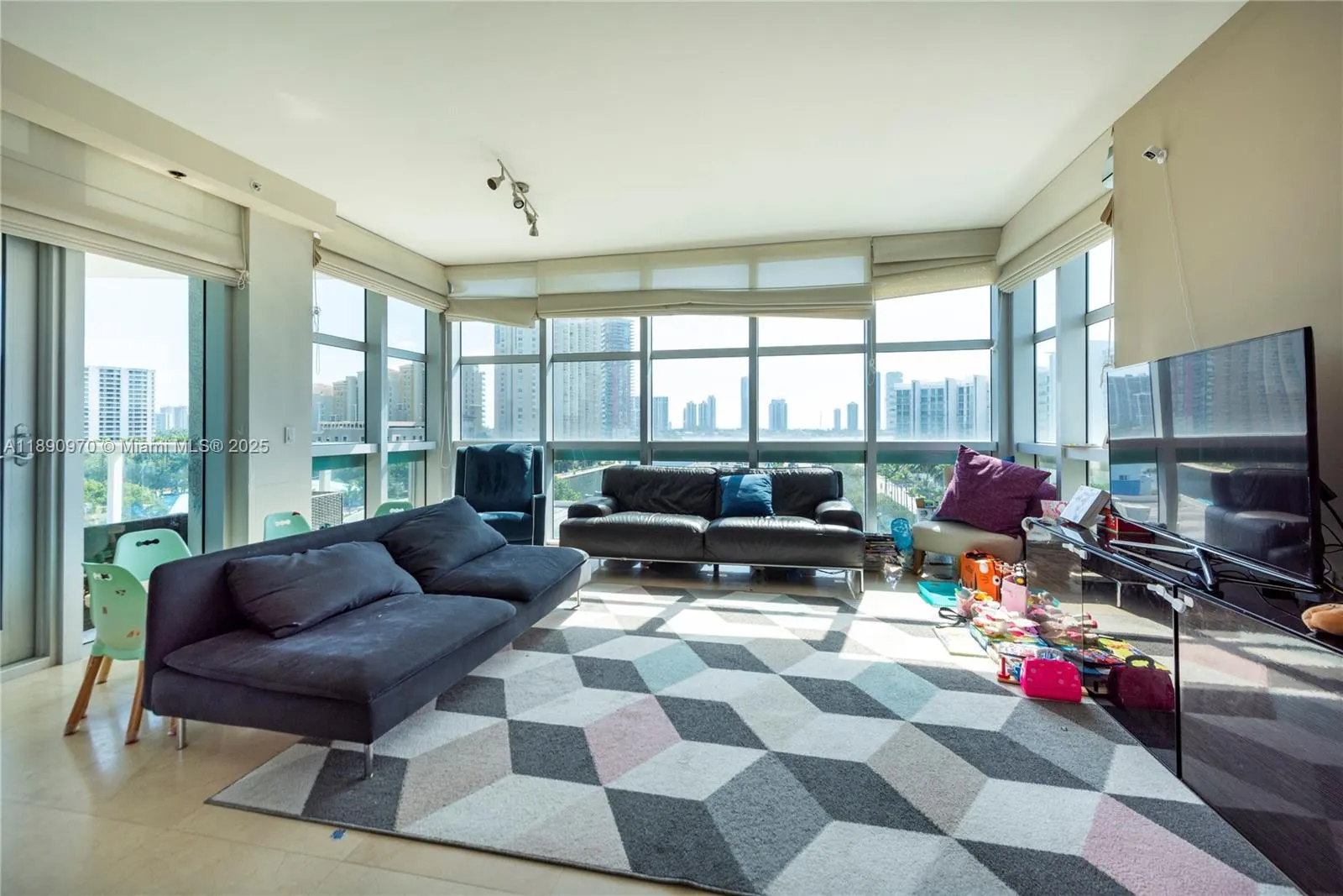 3131 NE 188th St, #2-808
