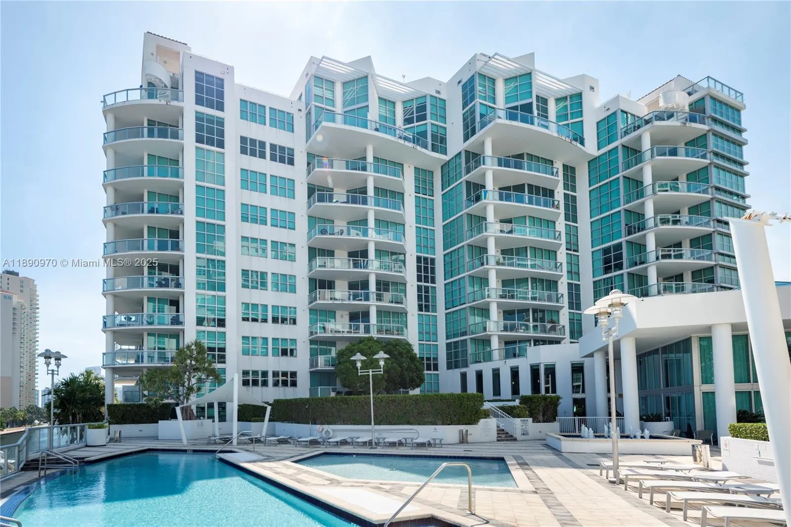 3131 NE 188th St, #2-808
