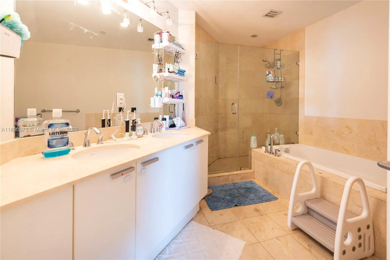 3131 NE 188th St, #2-808
