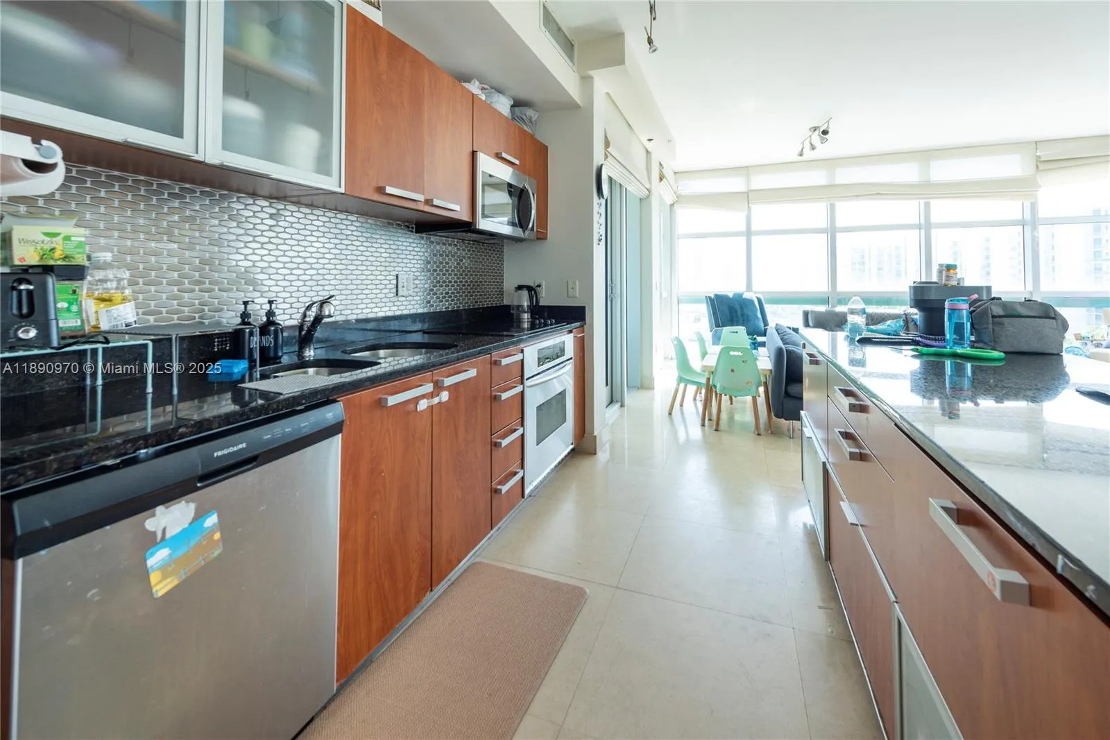 3131 NE 188th St, #2-808