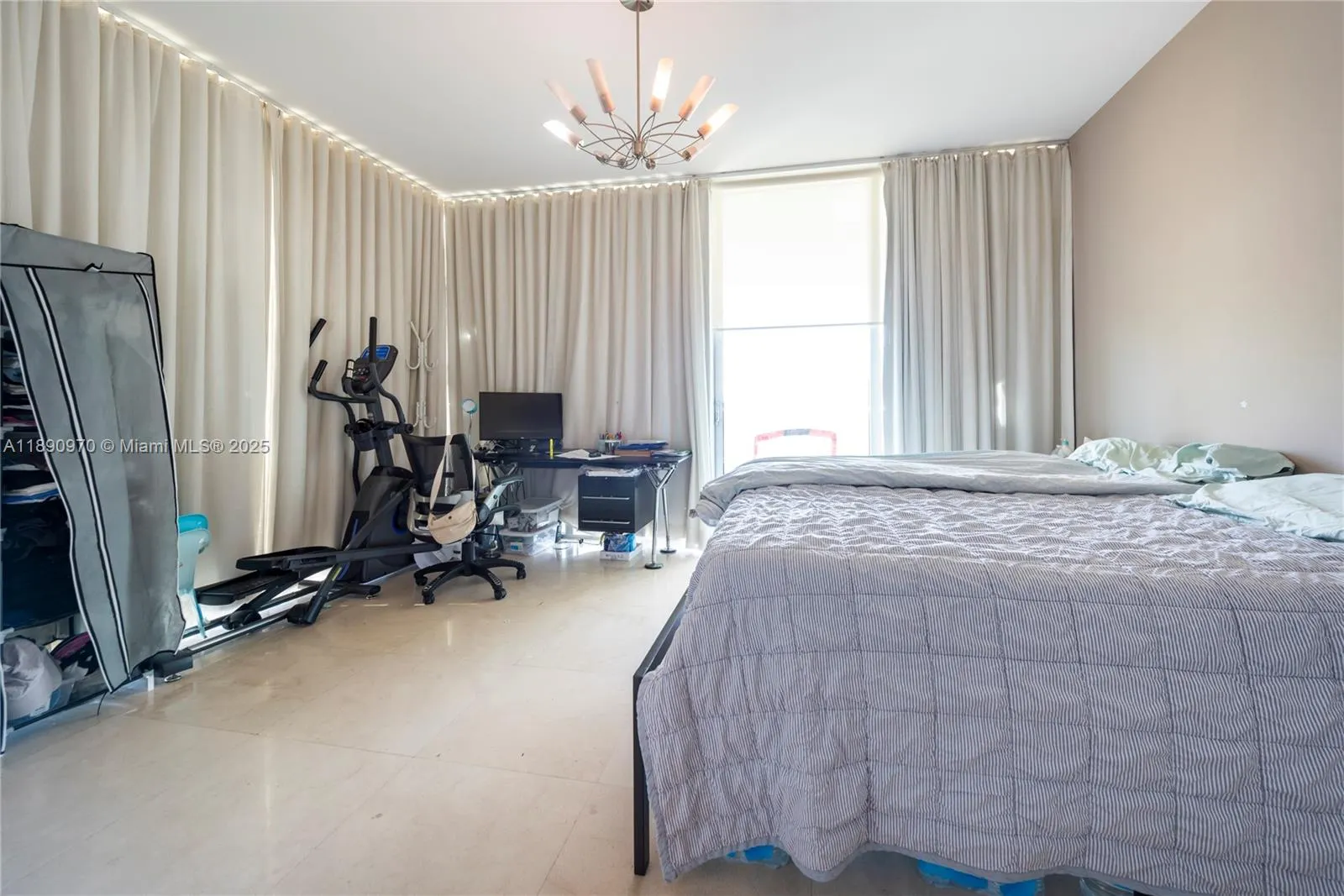 3131 NE 188th St, #2-808