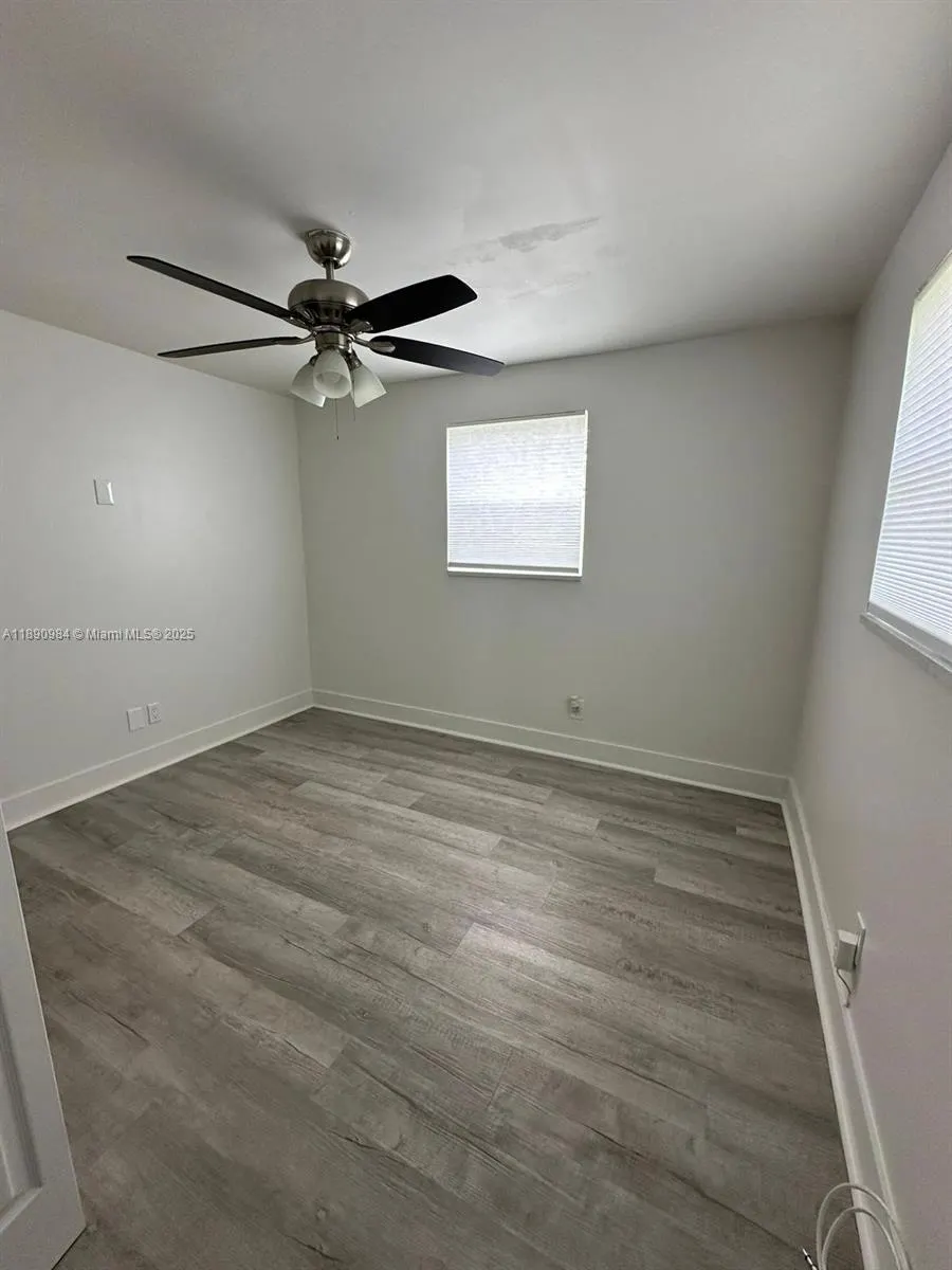 5691 NE 7th Ter