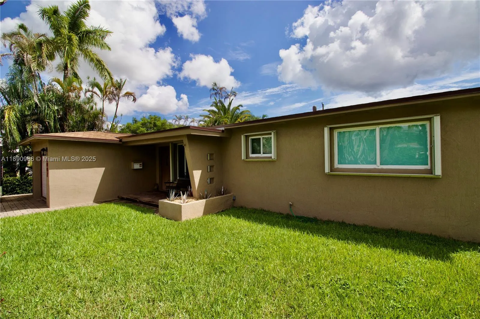 1007 N Golf Dr