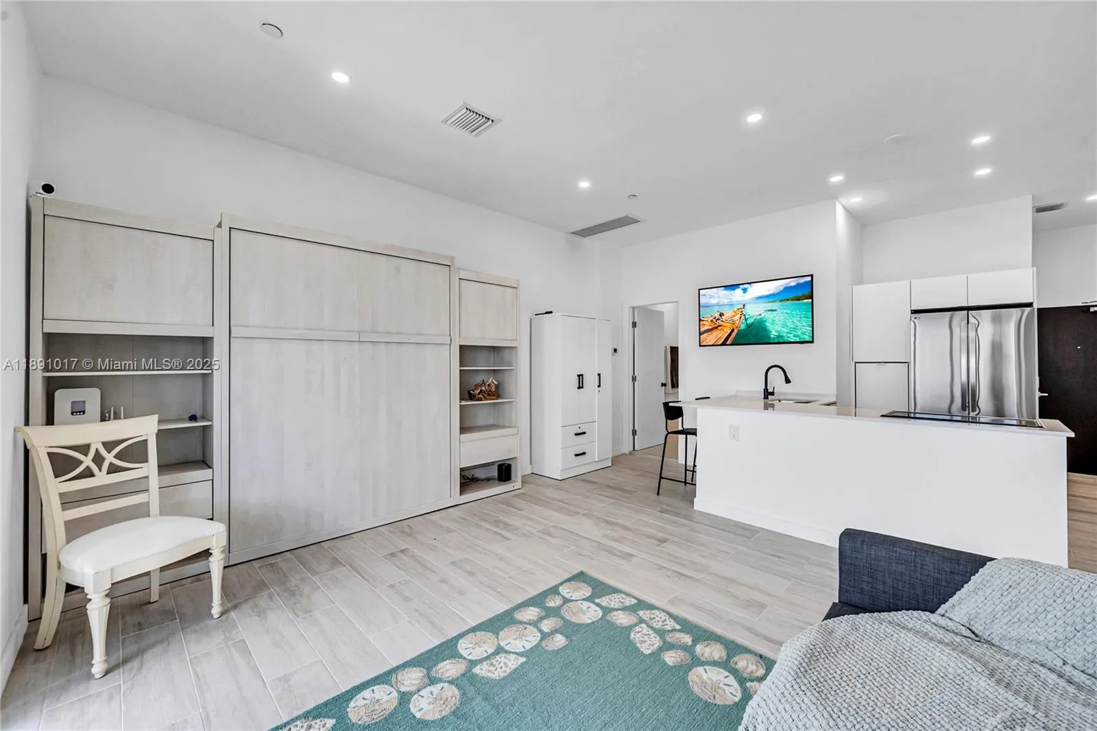 1500 W Bay Rd, #1536S