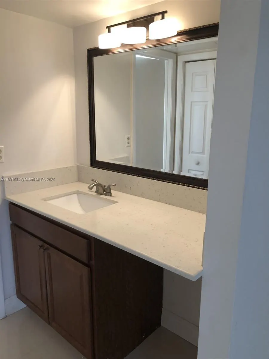 151 Lakeview Dr, #201
