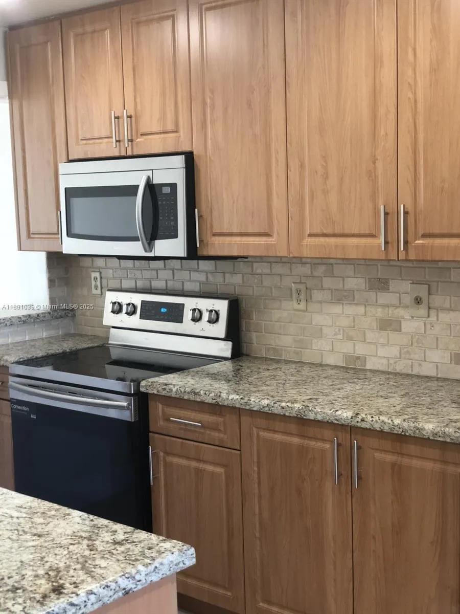 151 Lakeview Dr, #201