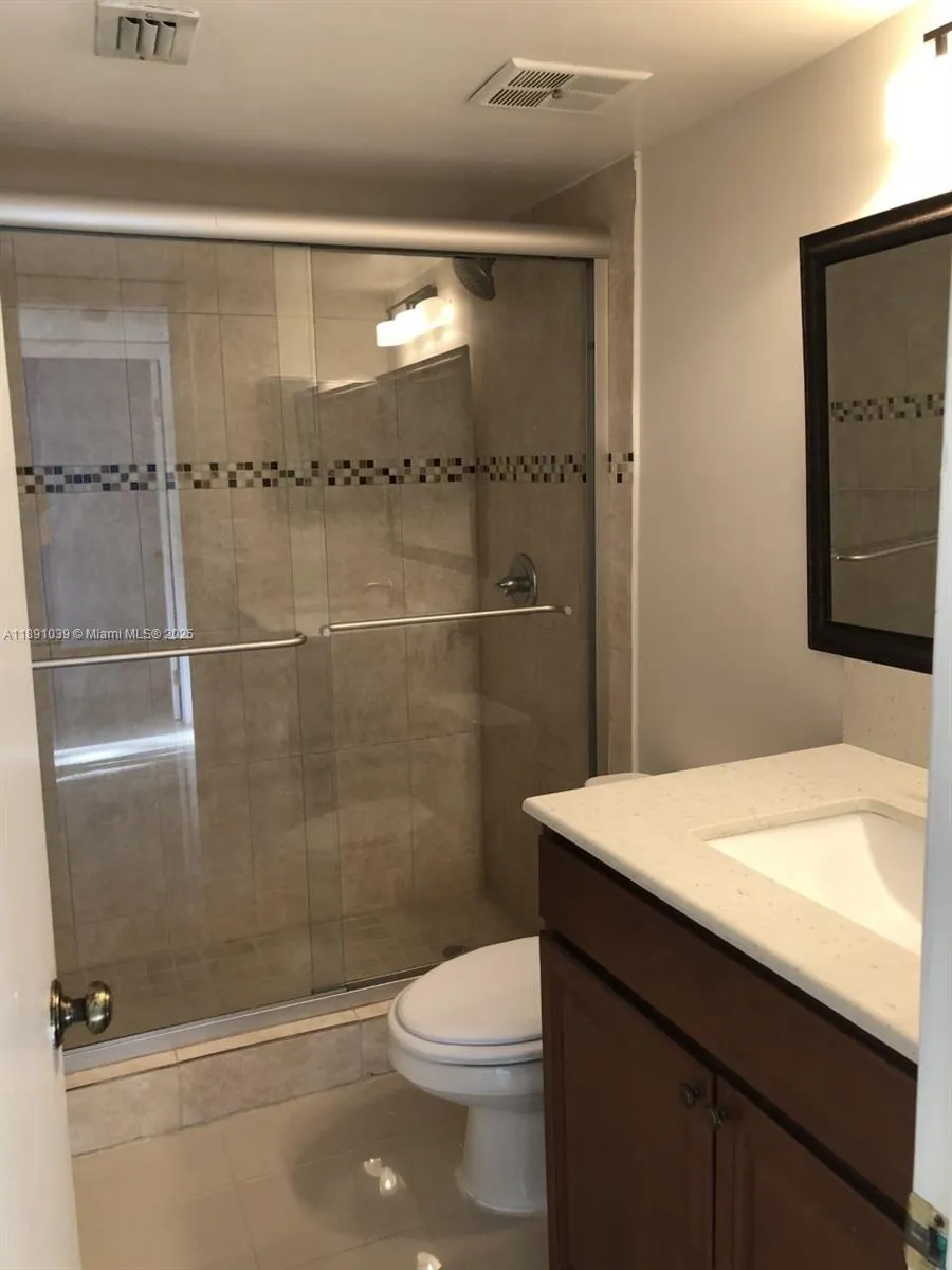 151 Lakeview Dr, #201