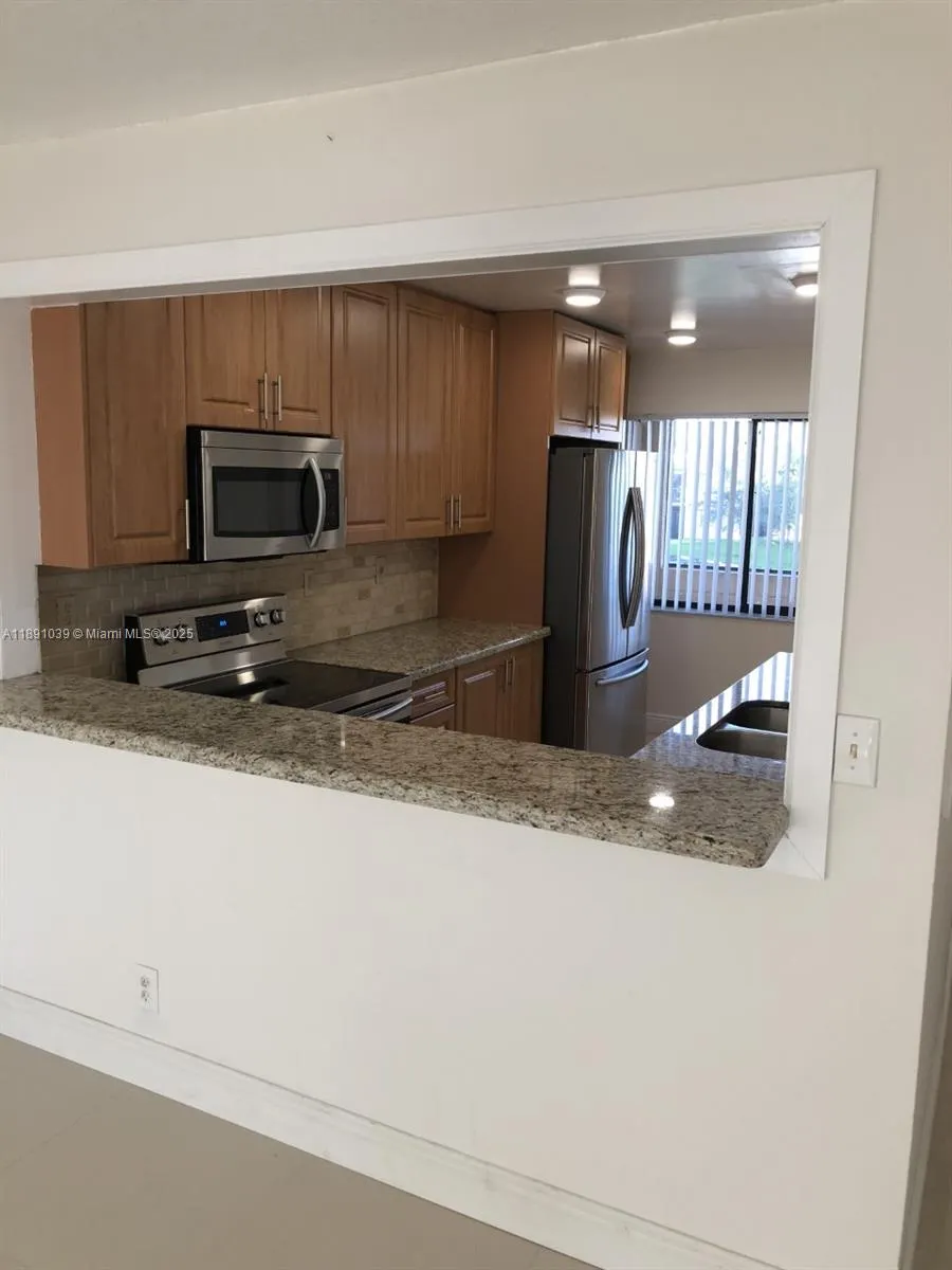 151 Lakeview Dr, #201