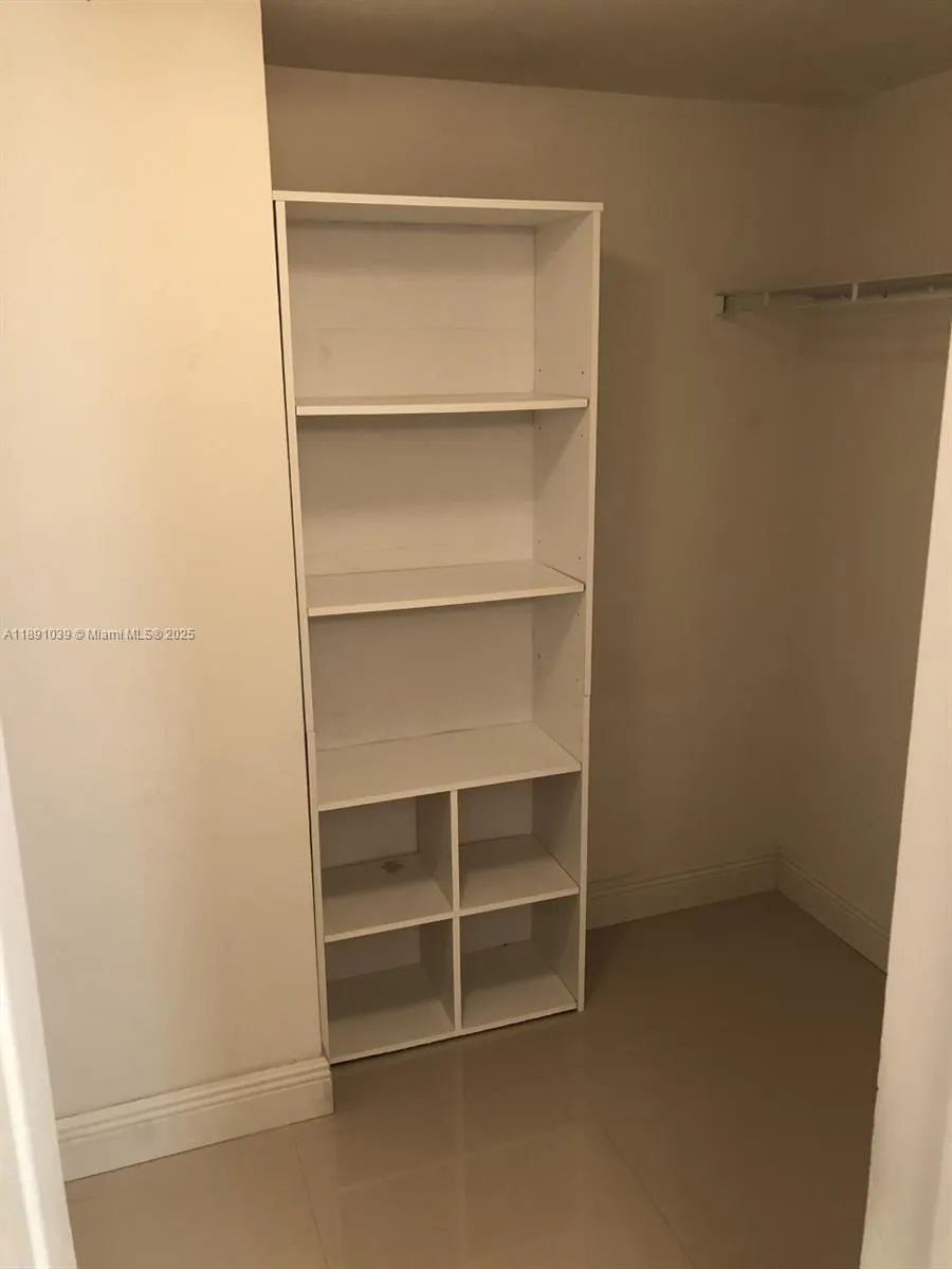 151 Lakeview Dr, #201