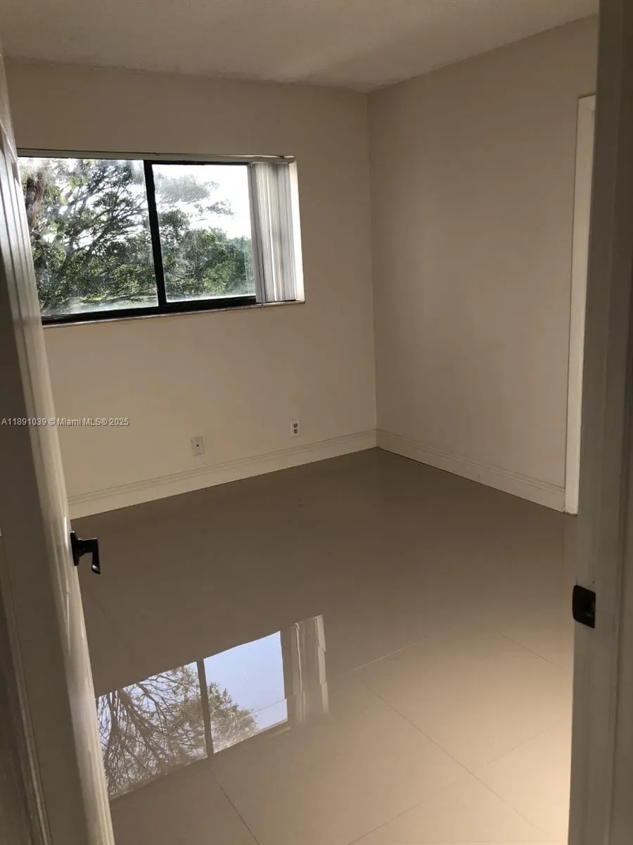 151 Lakeview Dr, #201