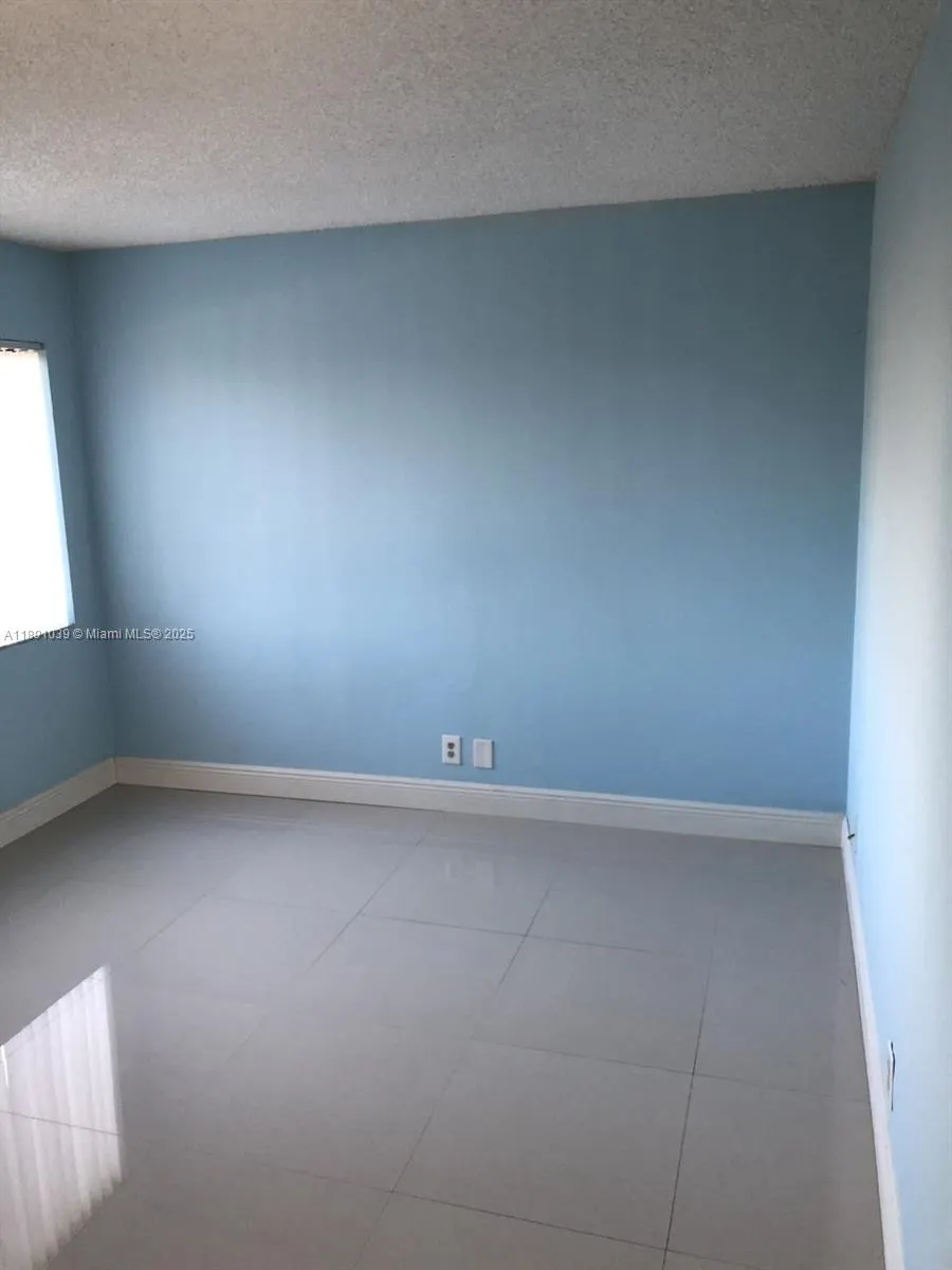 151 Lakeview Dr, #201