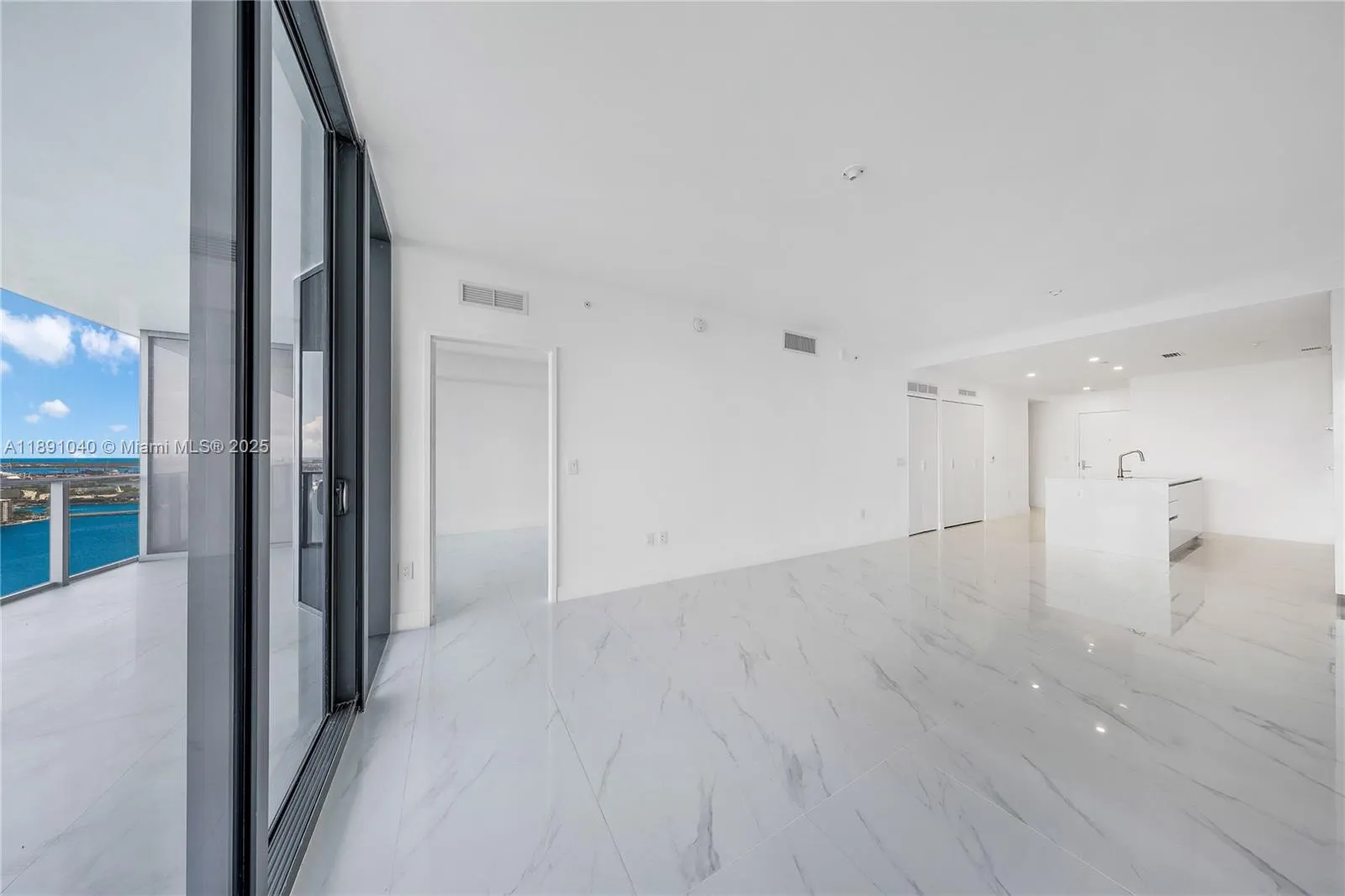 700 NE 24 St, #3402