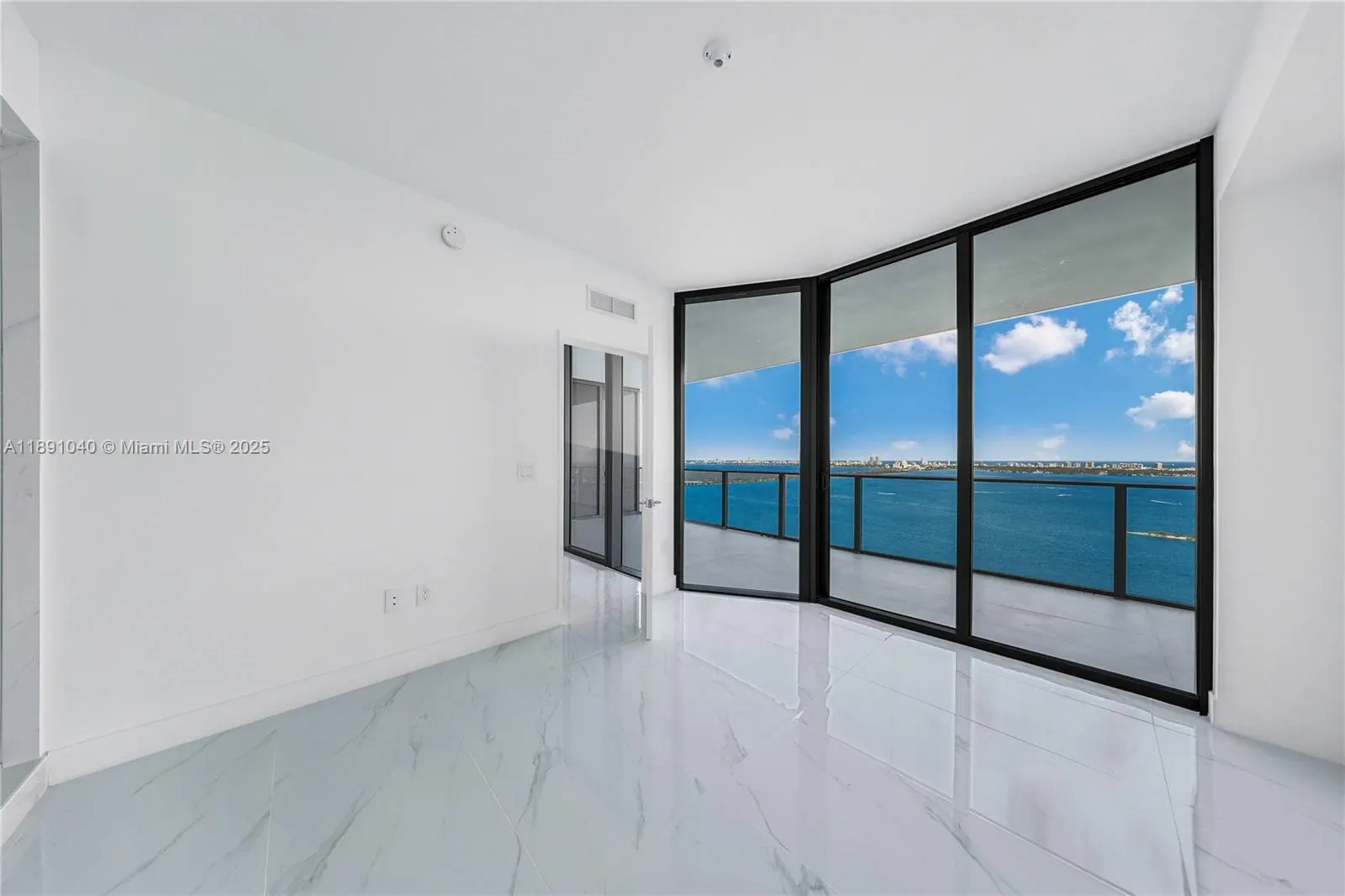 700 NE 24 St, #3402