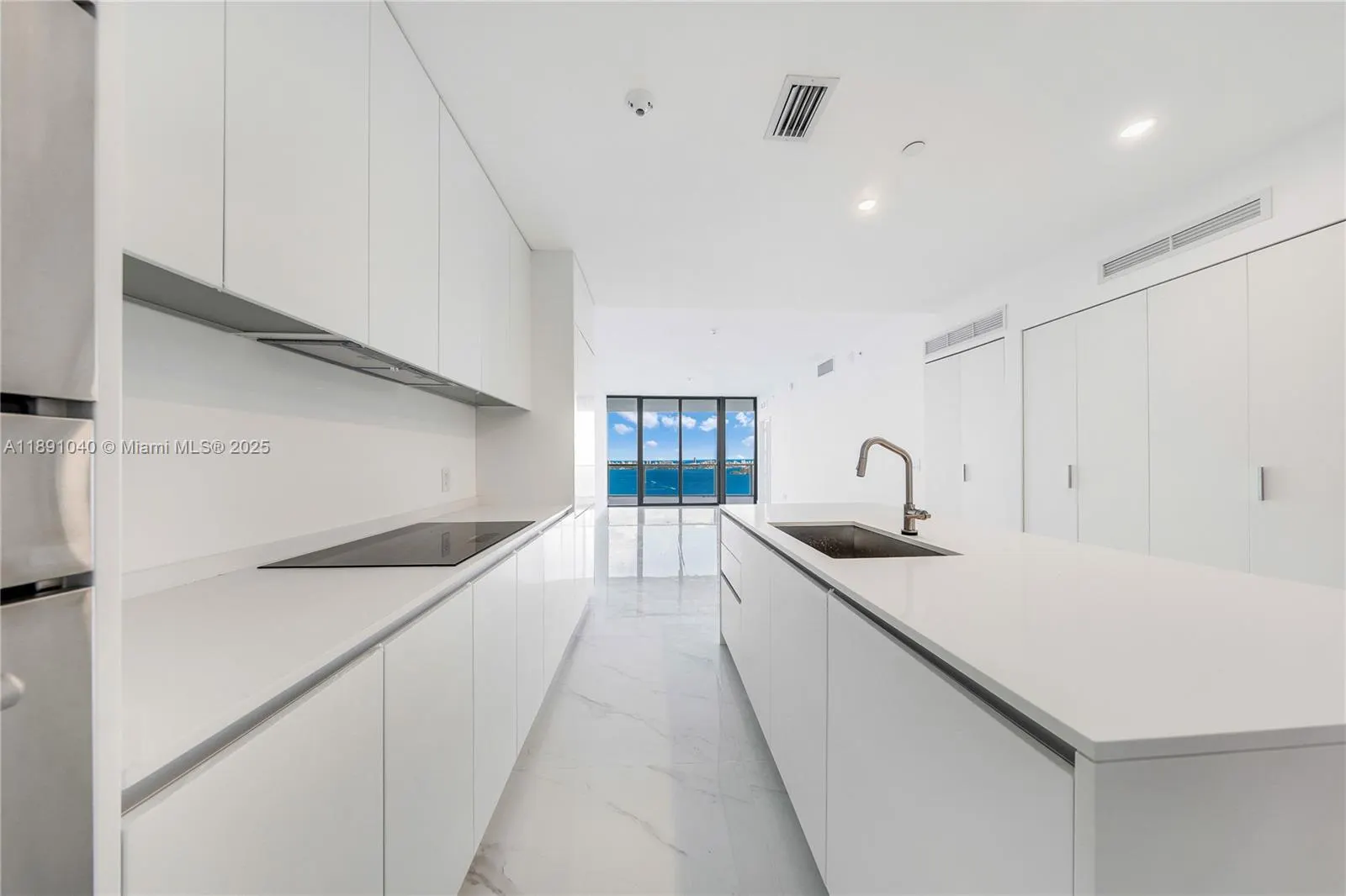 700 NE 24 St, #3402